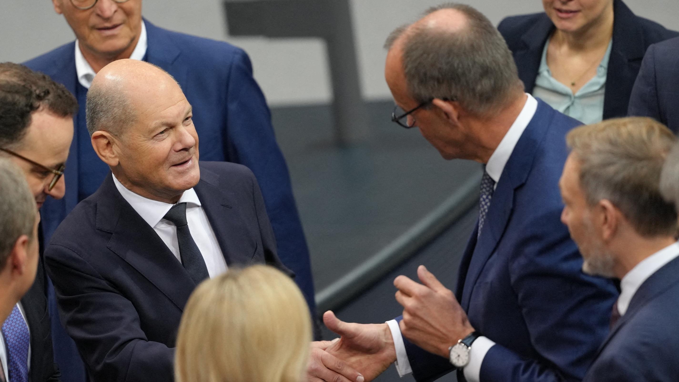 Allemagne : le soutien à l’Ukraine, terrain privilégié de l’affrontement entre Olaf Scholz et Friedrich Merz