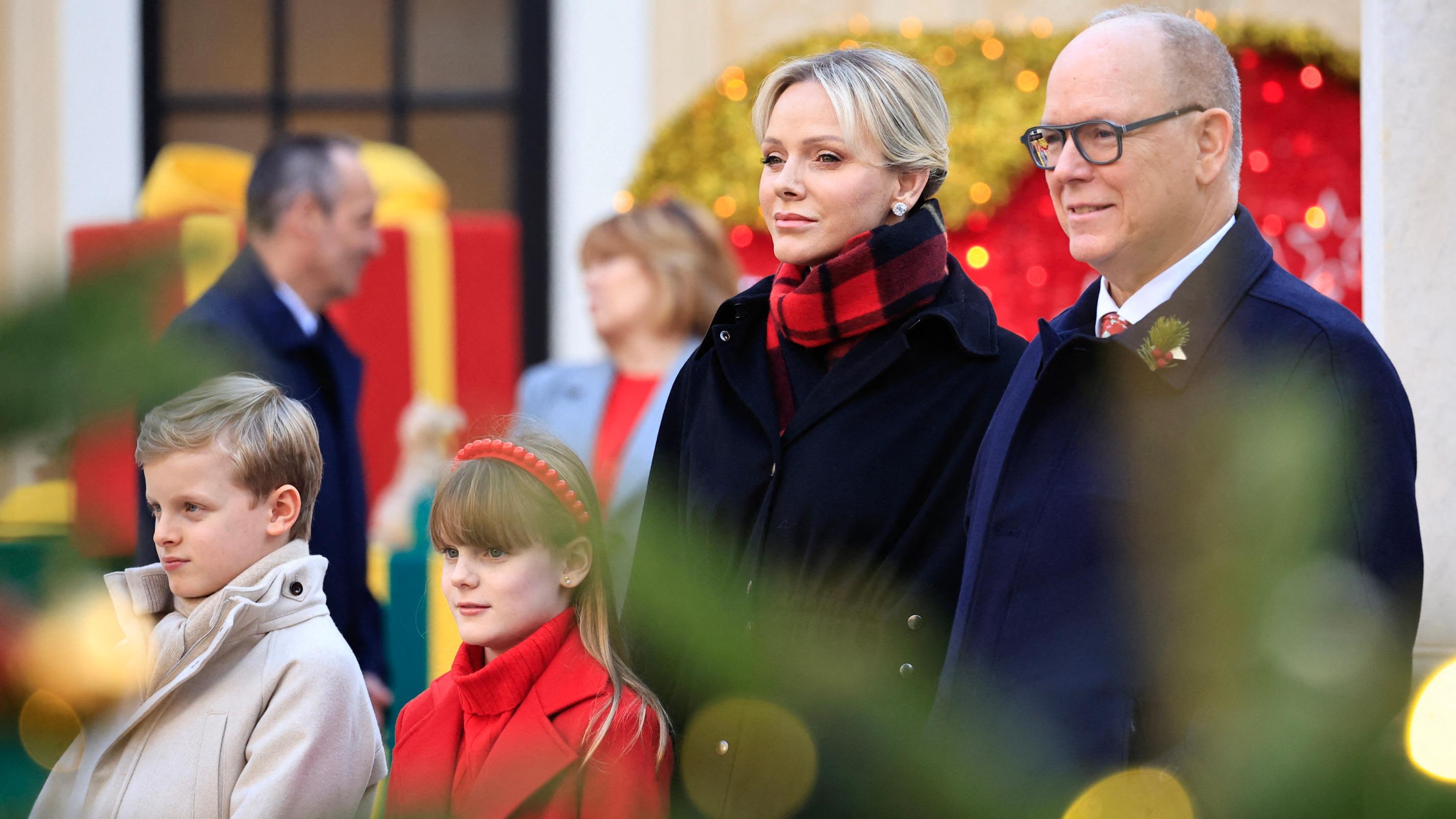 En français, en anglais et en monégasque, Albert de Monaco, Charlène et leurs jumeaux adressent leurs vœux pour l’année 2025