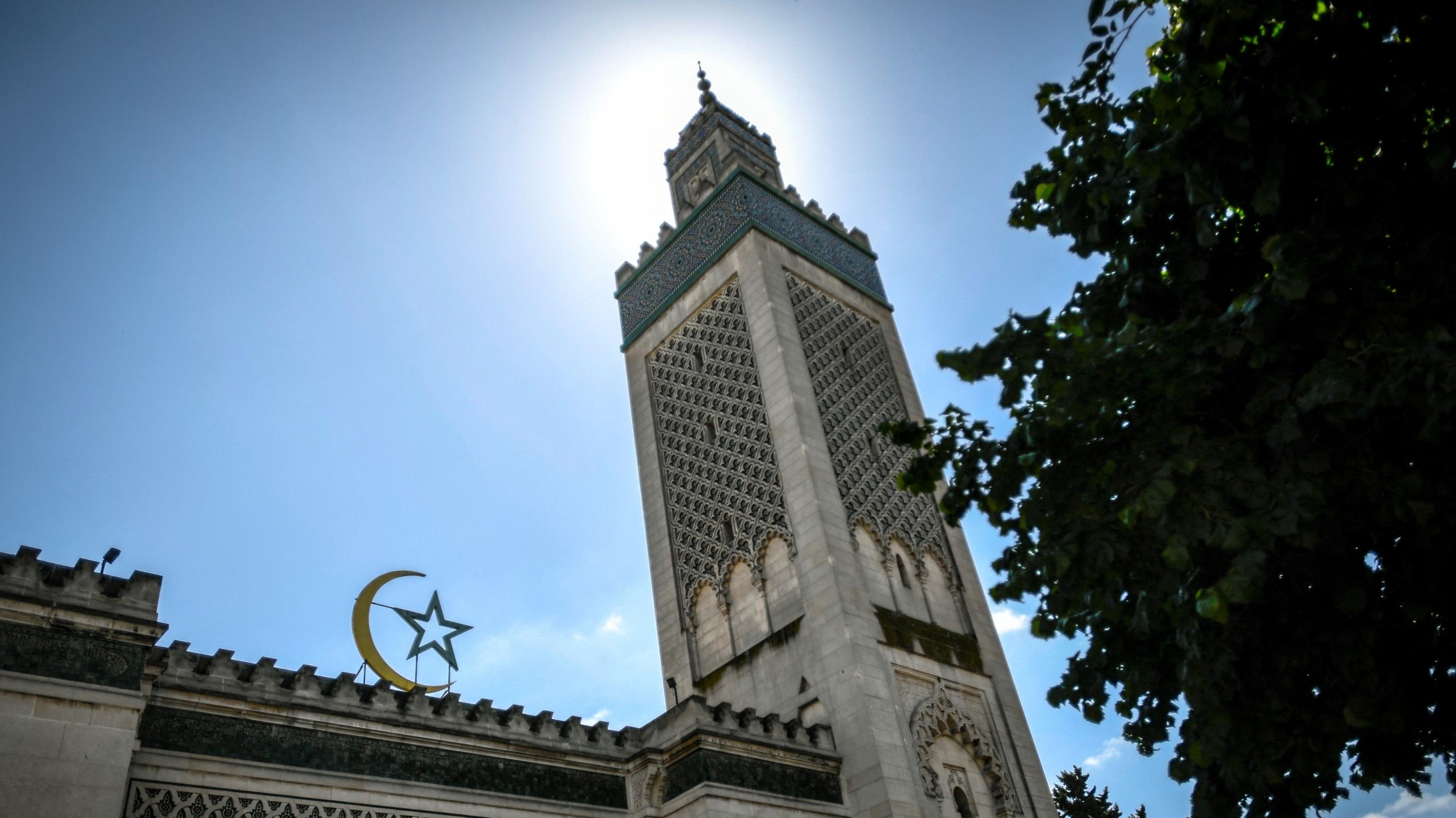 «Oh Allah, préserve la France» : la Grande mosquée de Paris introduit une invocation pour la France après le prêche du vendredi