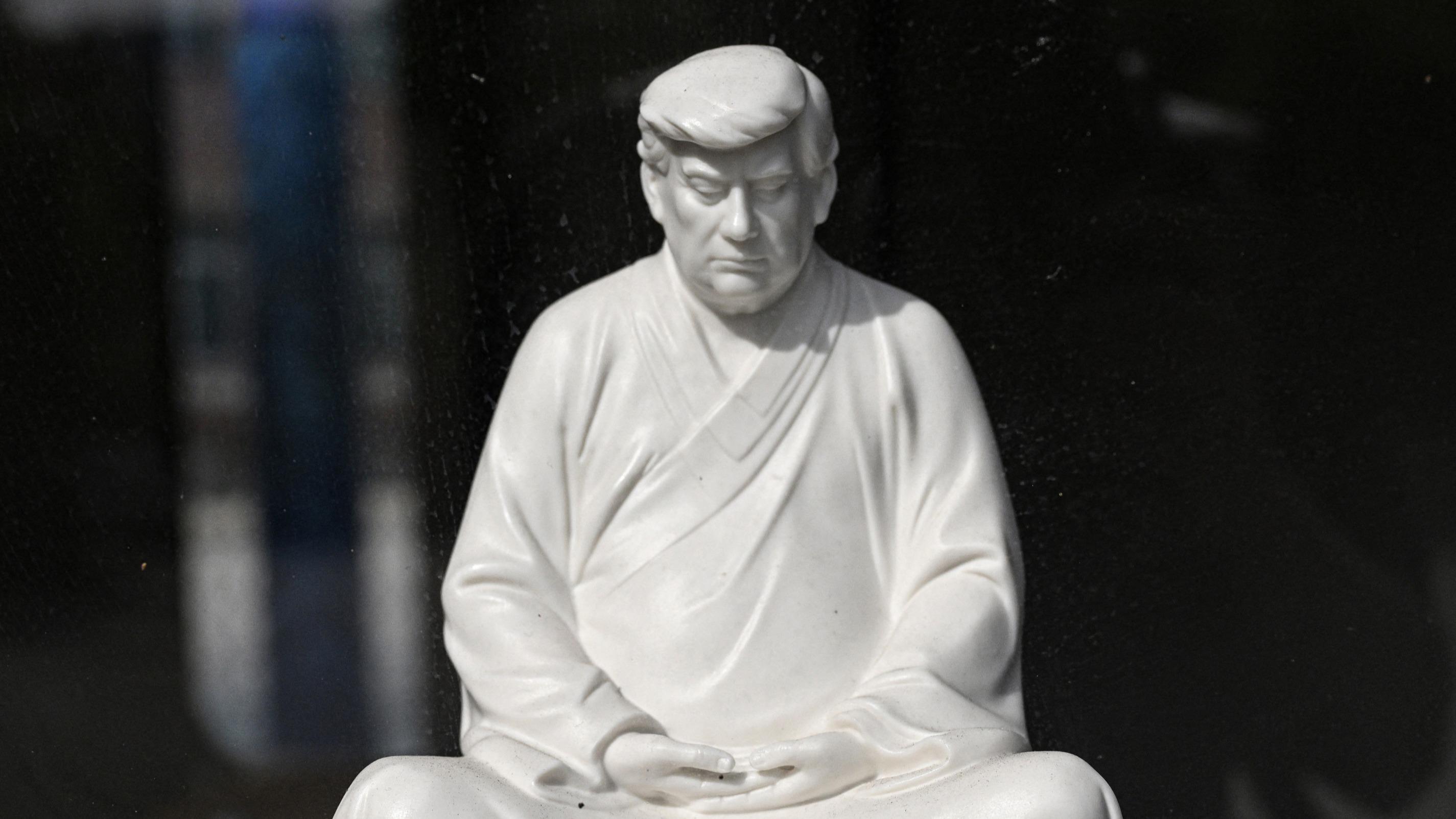 En Chine, d’étonnantes statues de Donald Trump en Bouddha font sensation