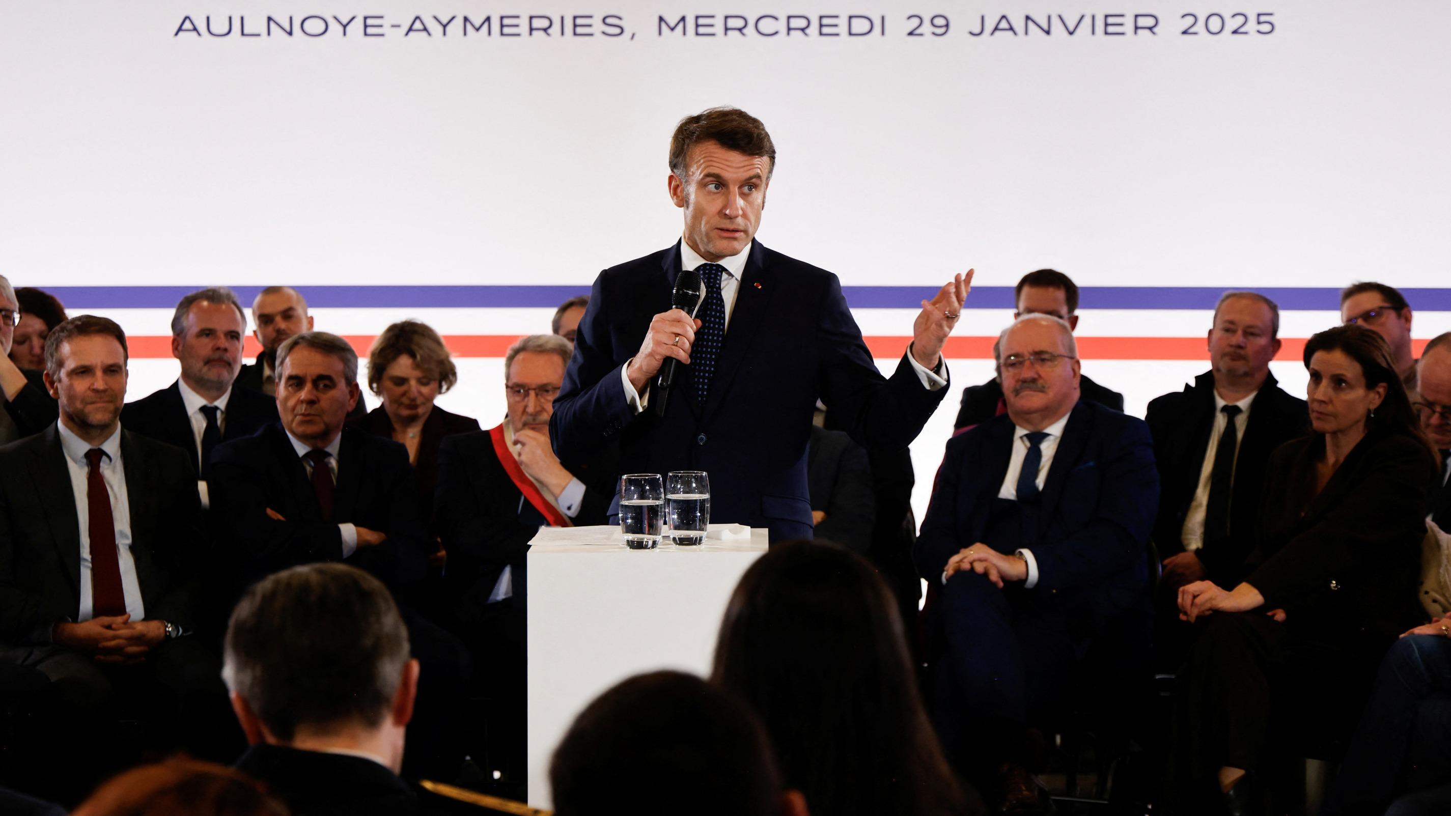 «Je ne sais pas si c’est de droite ou de gauche, mais ça marche» : dans le Nord, Macron défend sa politique de l’offre