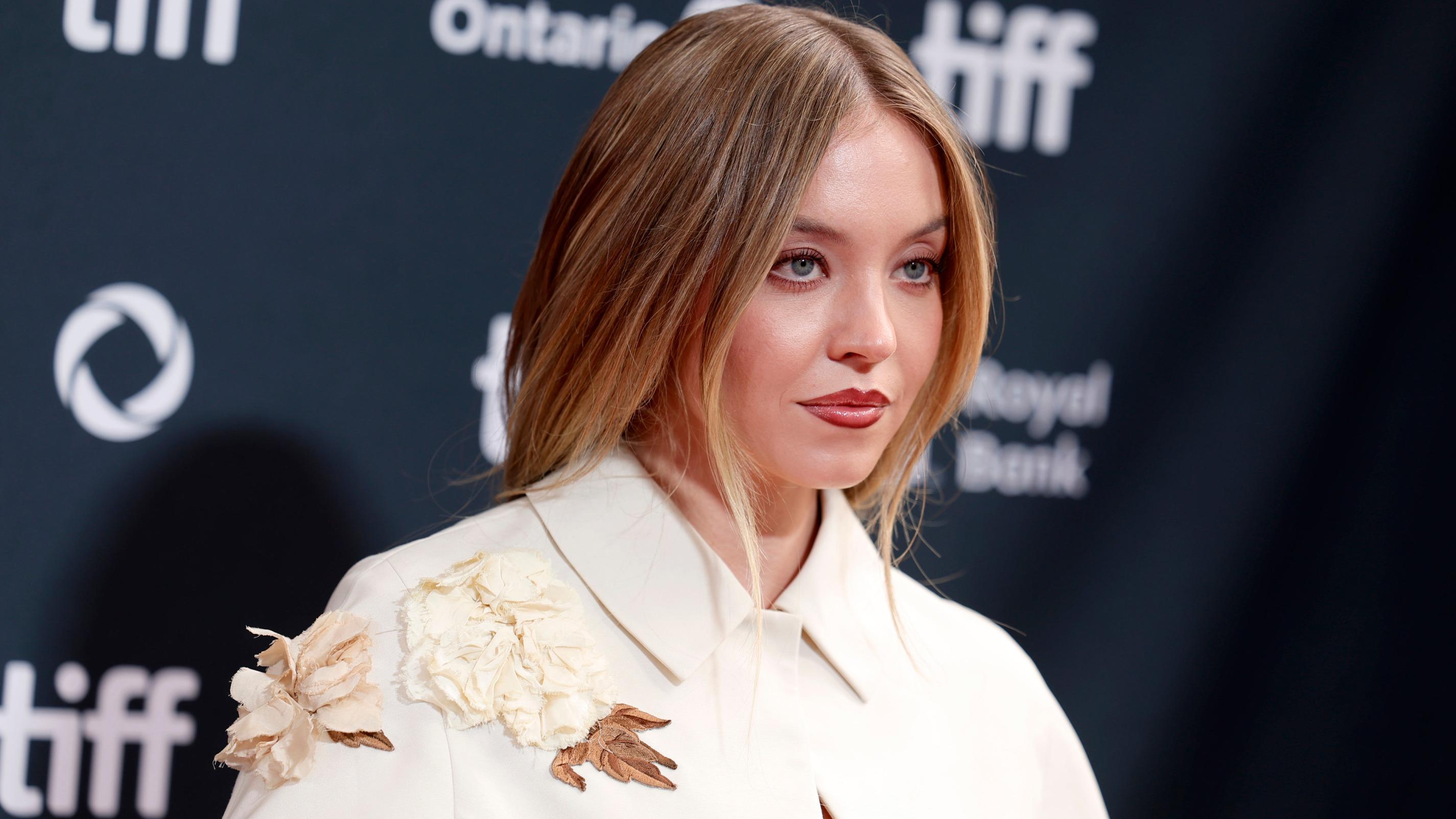 Sydney Sweeney se joint à Meg Ryan et Billy Crystal pour rejouer cette scène culte de Quand Harry rencontre Sally