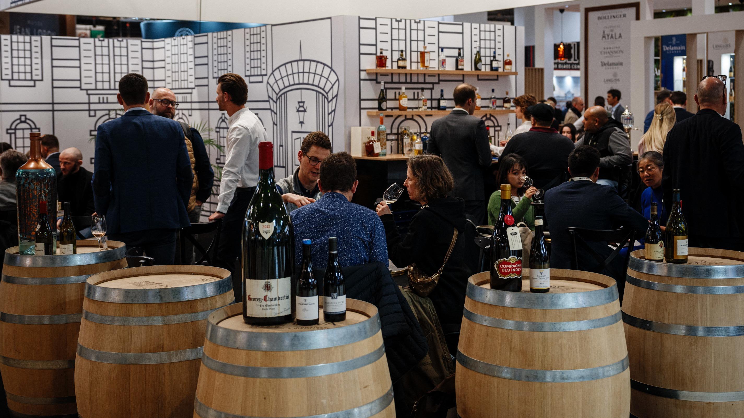 «Que peut la raison face à Trump ?» : au salon Wine Paris, les vignerons dans l’attente des inéluctables droits de douane