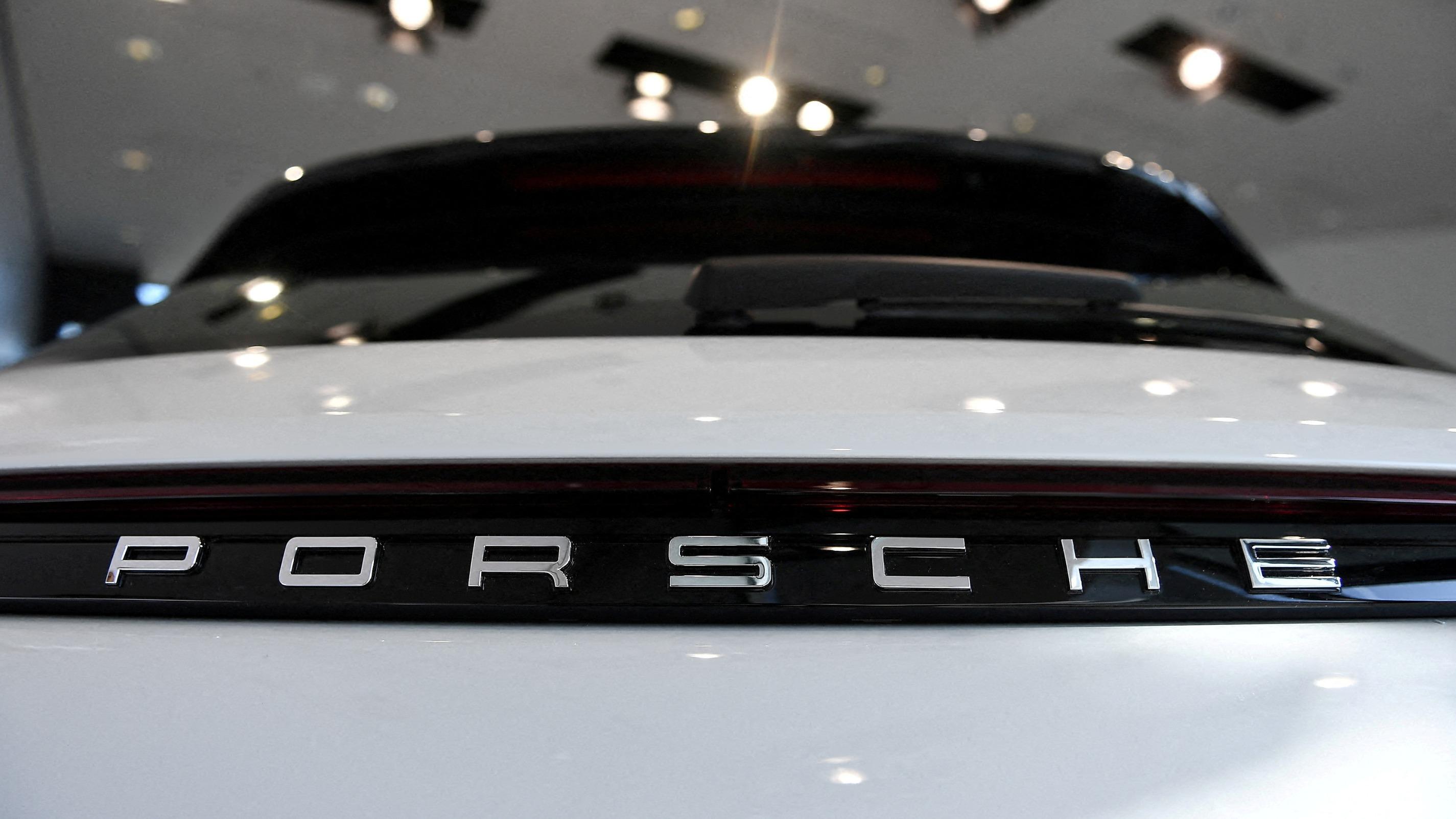 Porsche compte supprimer 1900 postes en Allemagne