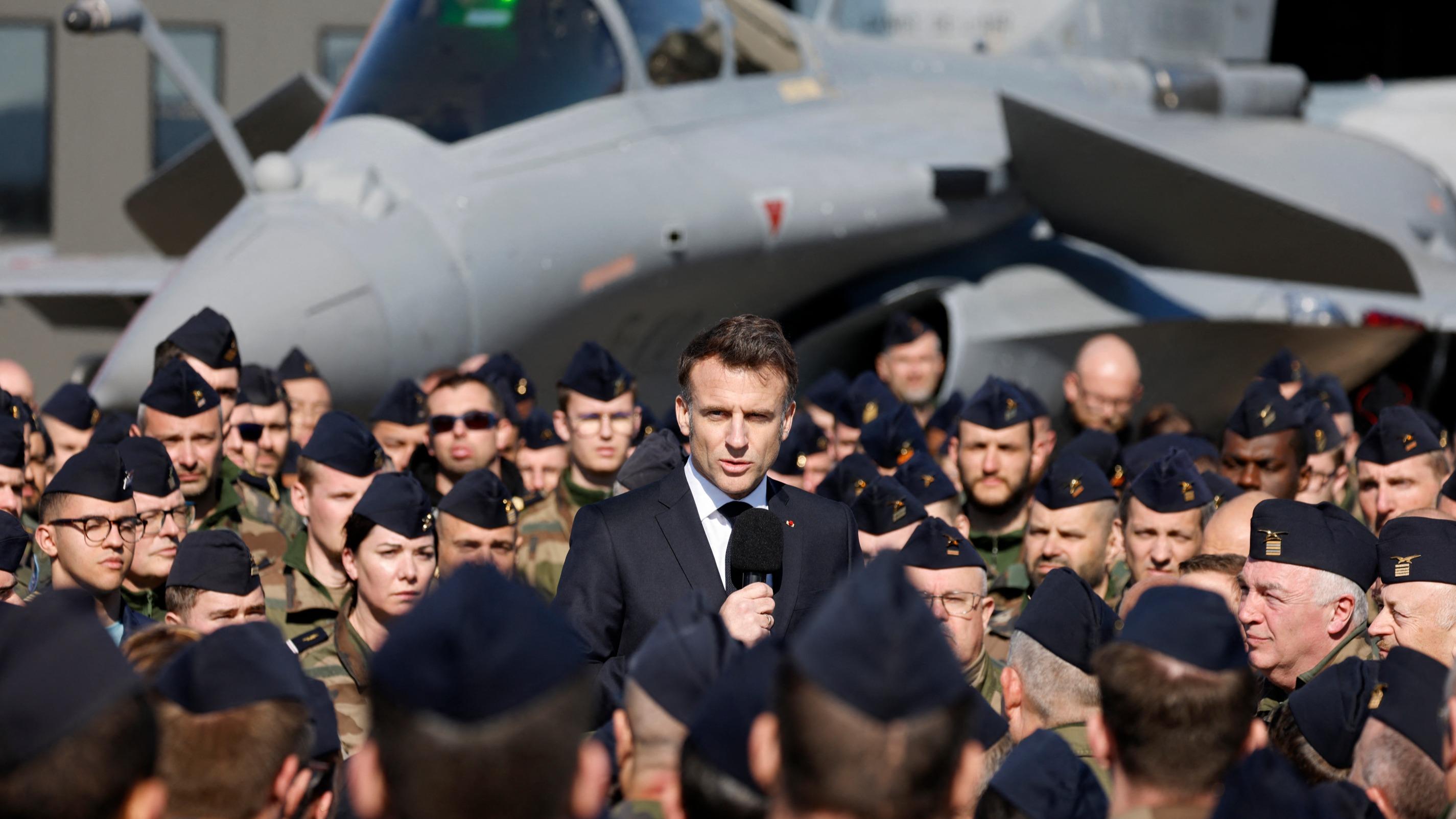 Emmanuel Macron annonce la création de deux nouveaux escadrons de Rafale pour renforcer la dissuasion nucléaire