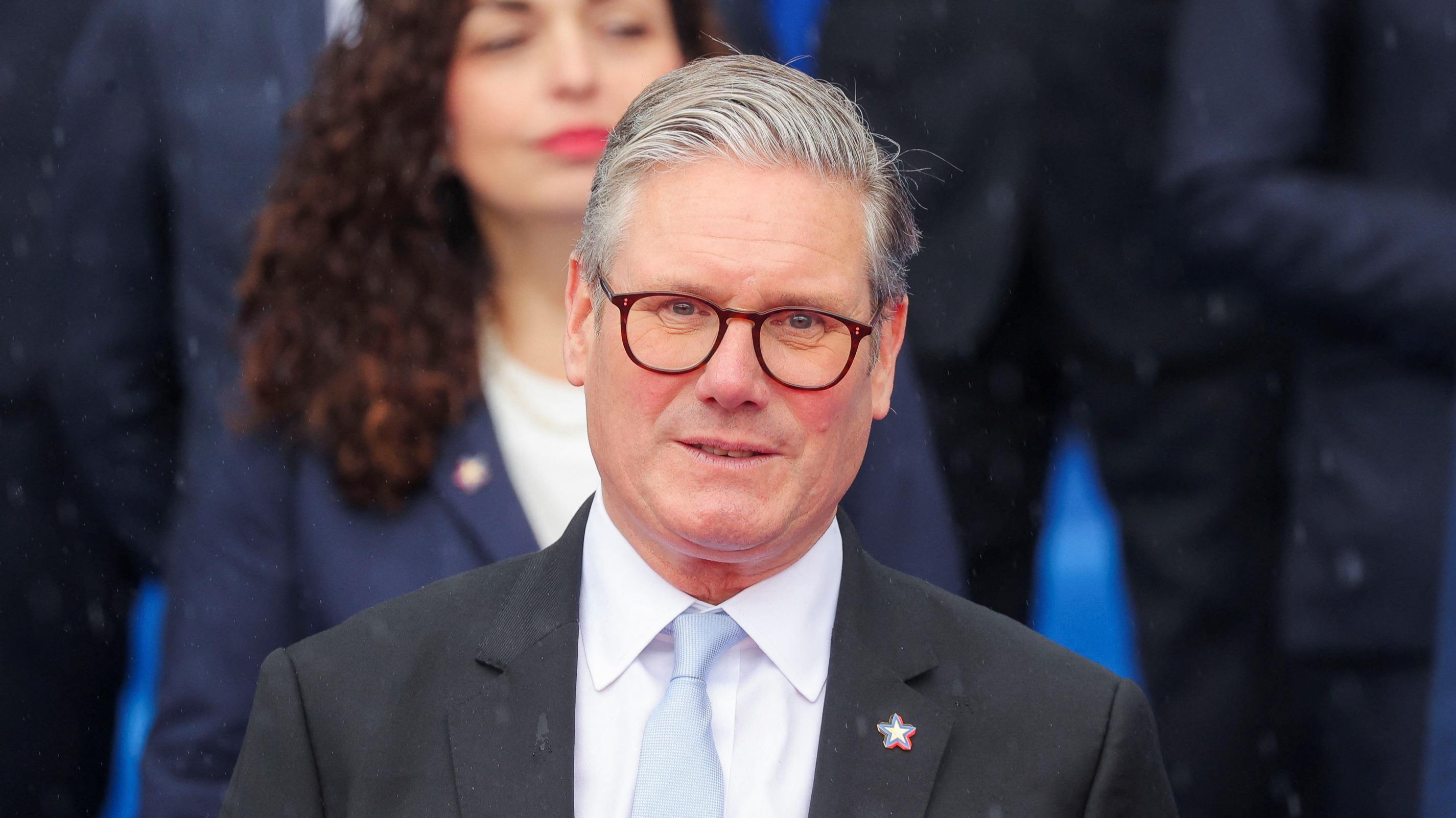 Royaume-Uni : un Ukrainien soupçonné d'incendie sur des propriétés liées à Keir Starmer placé en détention