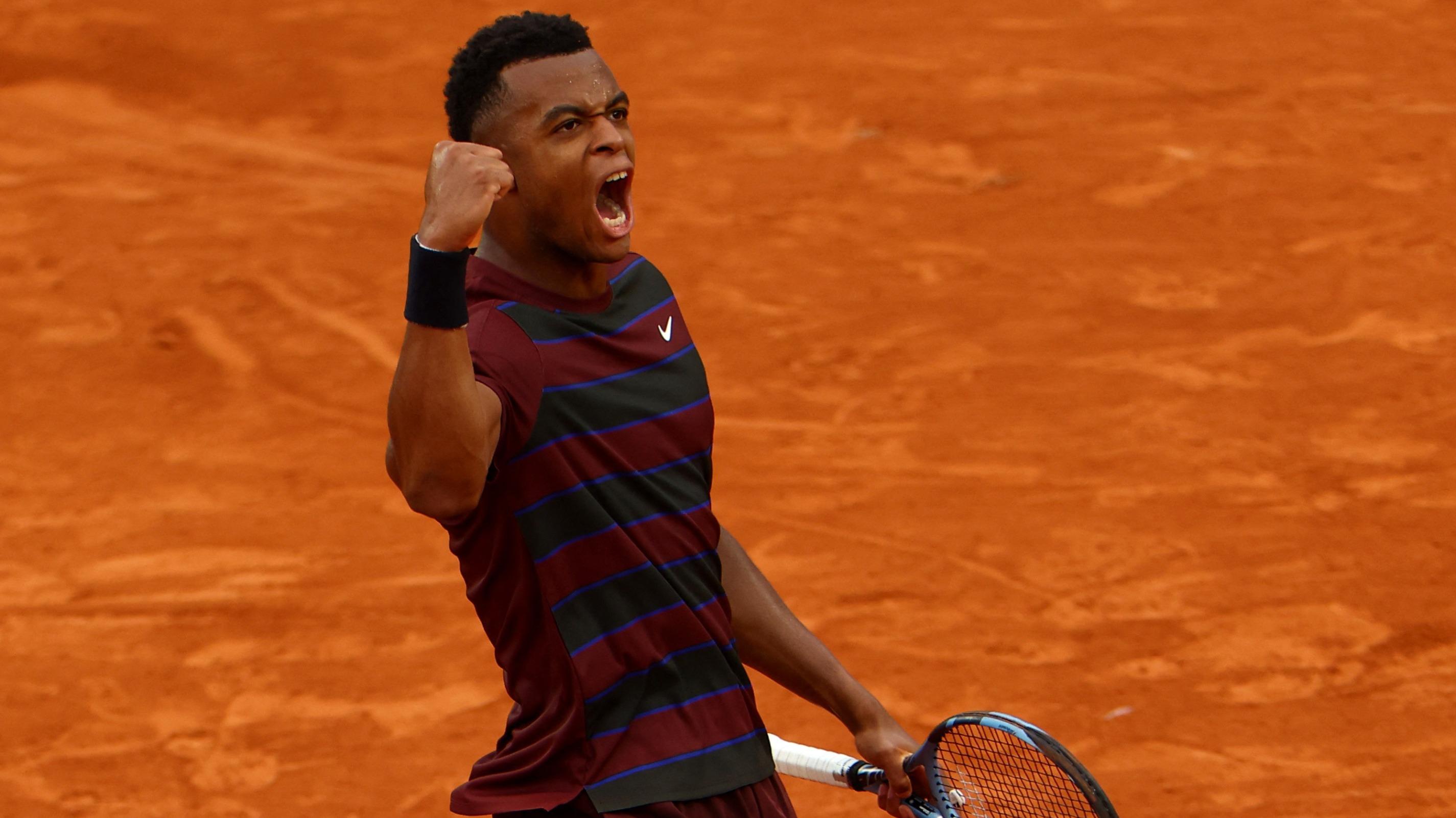 EN DIRECT - Roland-Garros : Mpetshi Perricard recolle à Zizou Bergs, la pluie perturbe le programme