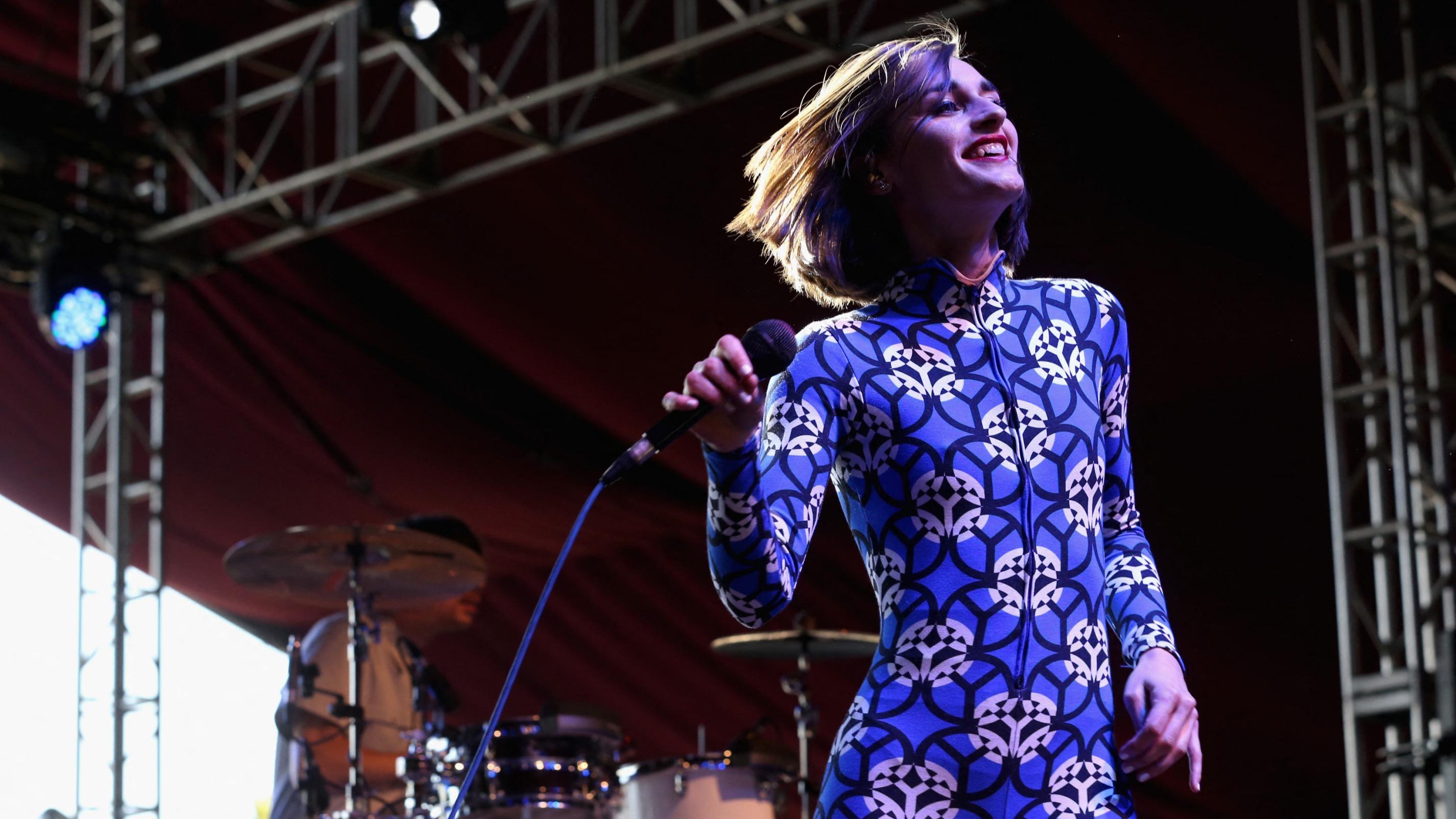 Yelle annule sa tournée aux États-Unis en raison du climat politique instauré par l’administration Trump