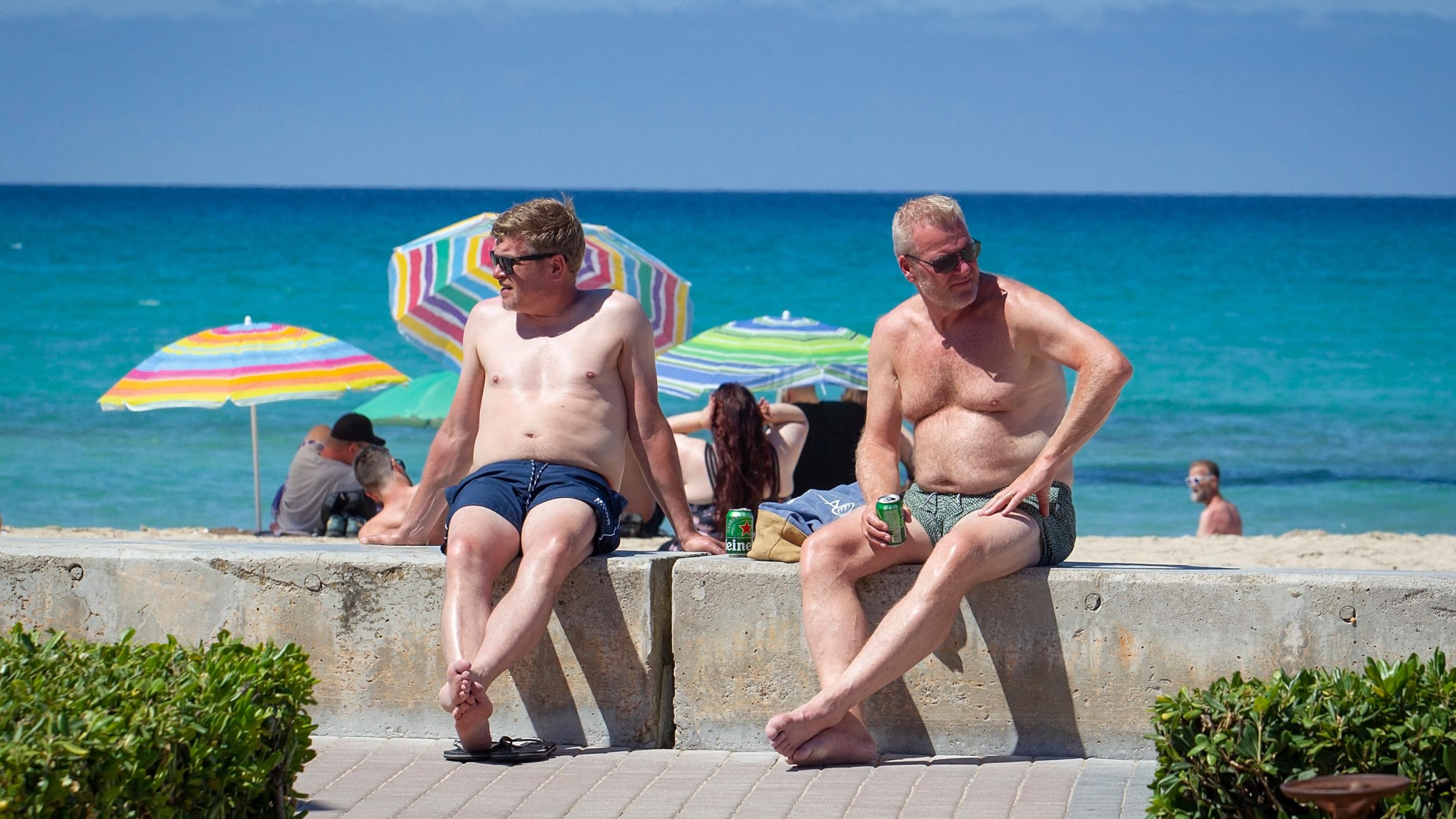 «Un peu de tenue s’il vous plaît !» : aux Sables d’Olonne, la mairie prône «l’élégance sablaise» contre les vacanciers «en slip»