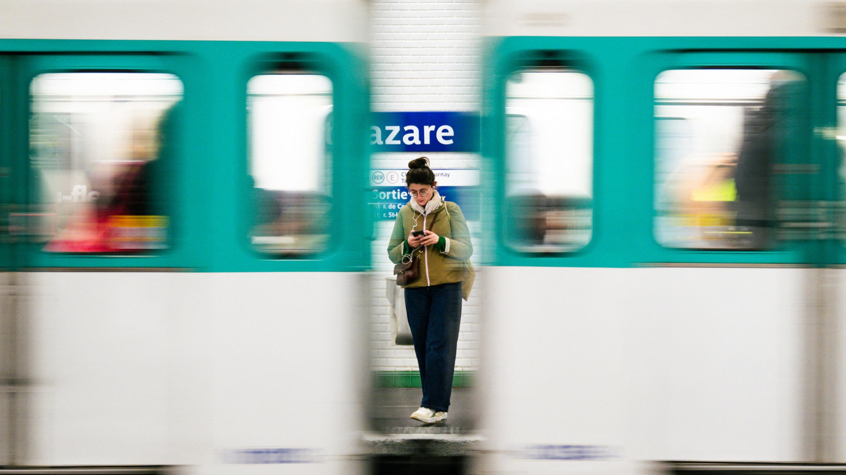 Musique en sous-sol: et si vous étiez le prochain chanteur du métro parisien?