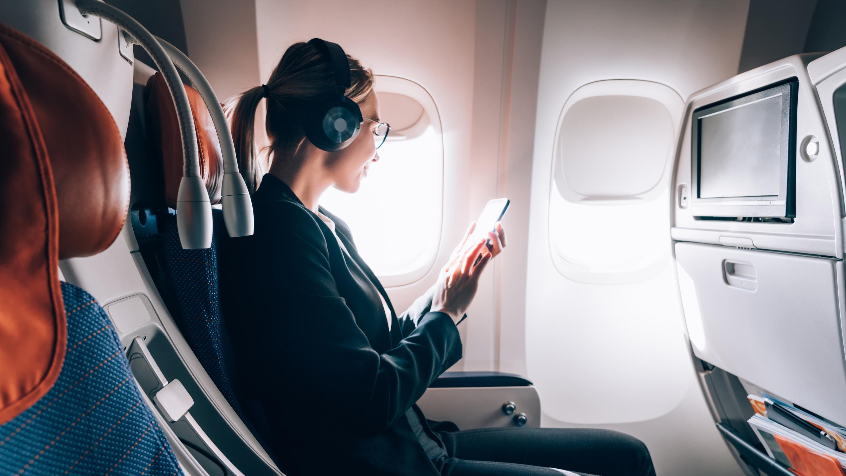 «On retombe dans le mode de vie hyperconnecté» : ces voyageurs qui regrettent l’arrivée du WiFi dans les avions