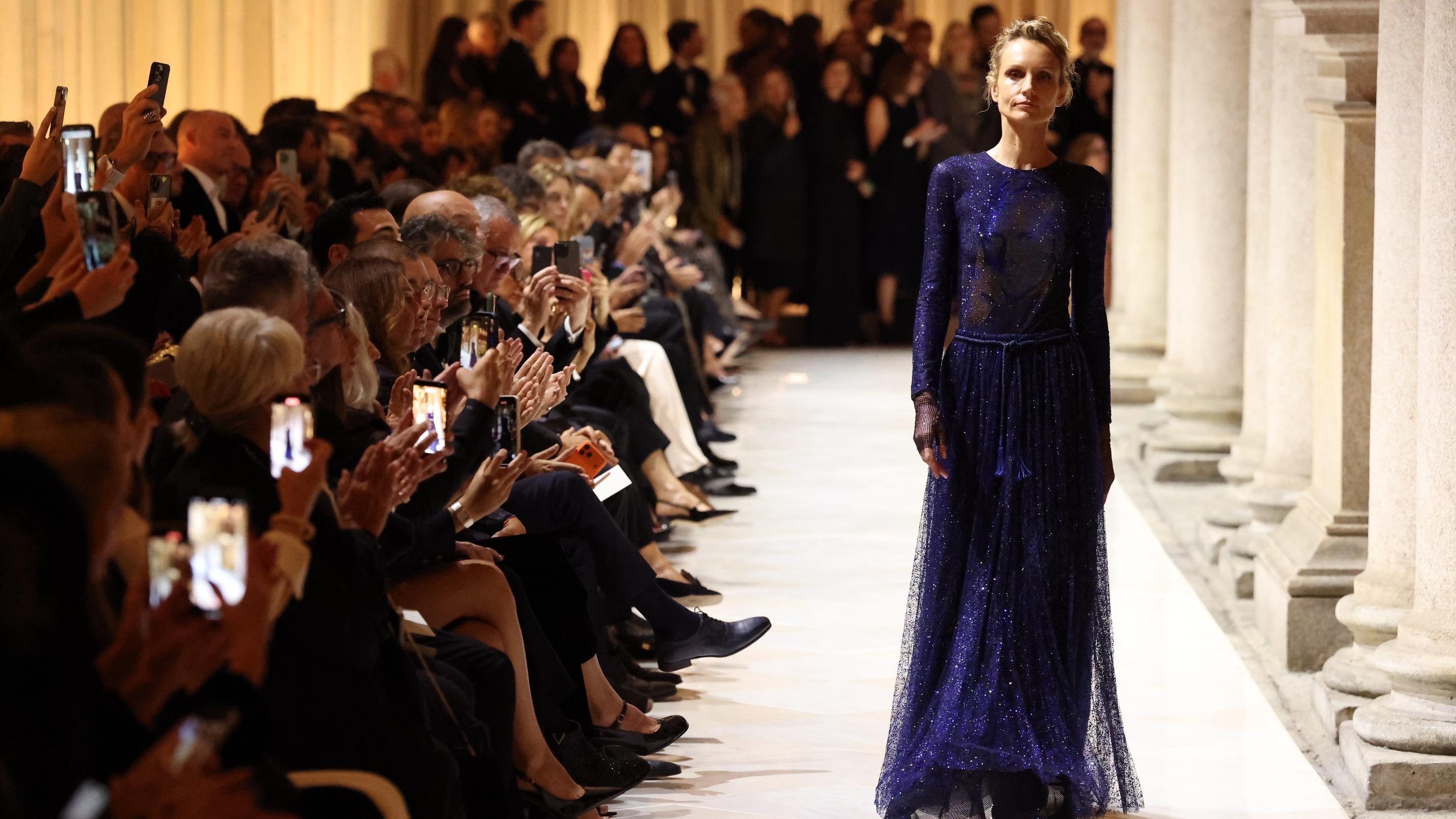 « Giorgio Armani, c’était pour nous tous le plus grand ambassadeur de l’Italie dans le monde » : anonymes et célébrités ont rendu hommage au couturier à Milan