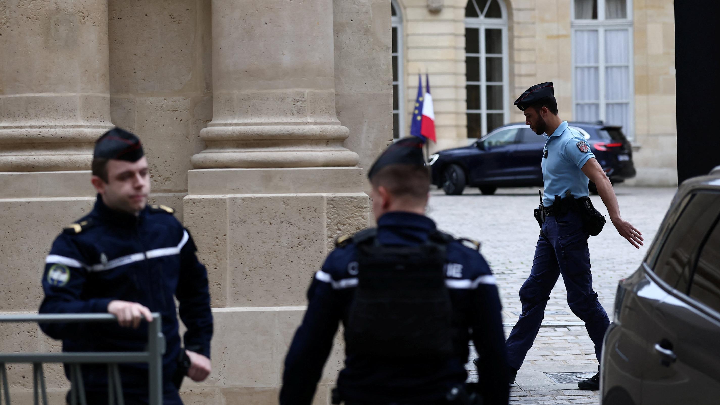 Arrivée de Castex à la SNCF, loi anti-Shein, diplôme pour les personnels de crèche... De nombreux projets mis à l’arrêt par la démission de Lecornu