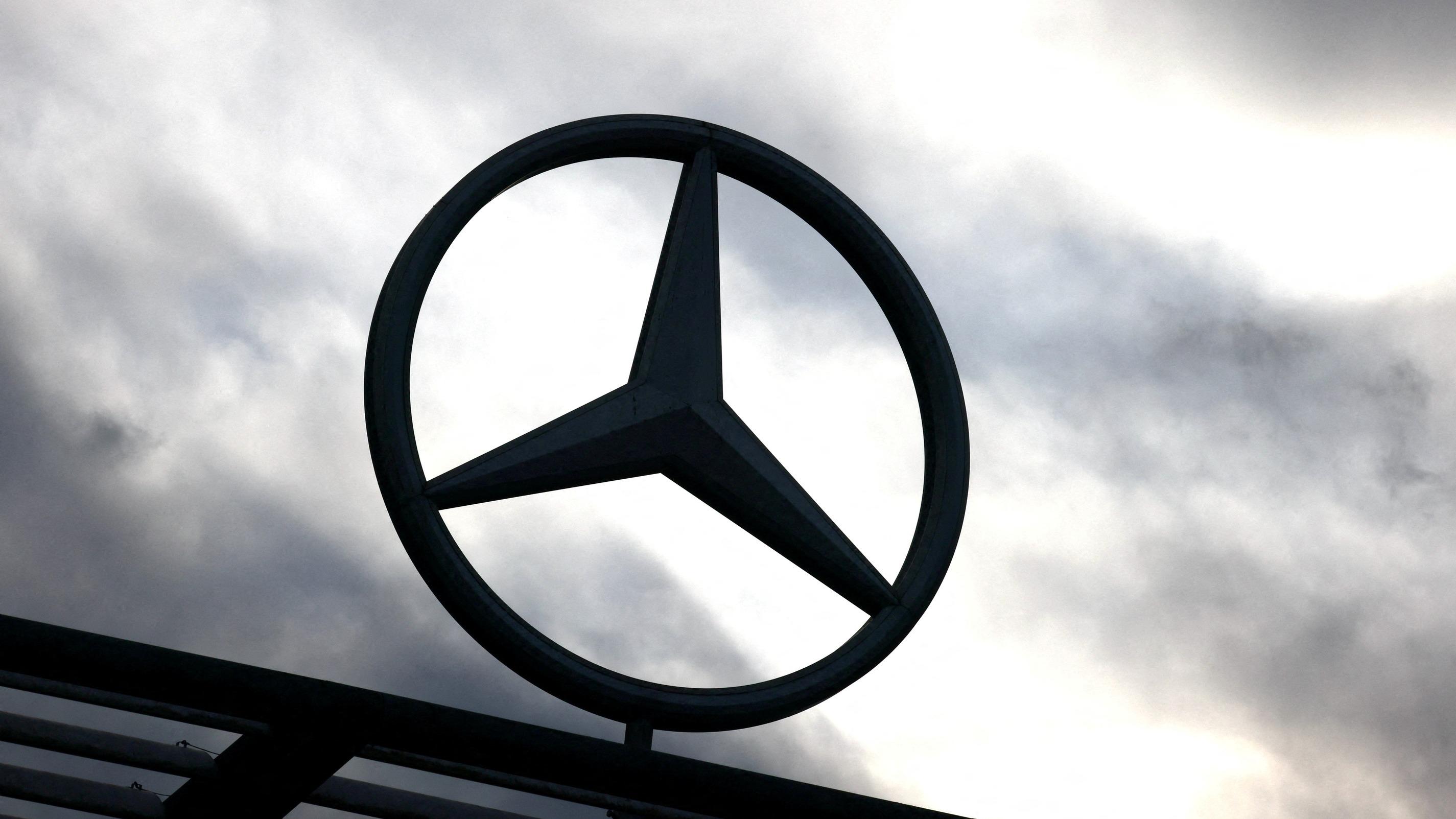 Moins de ventes, droits de douane... Mercedes-Benz voit son bénéfice chuter de plus de 30% au troisième trimestre