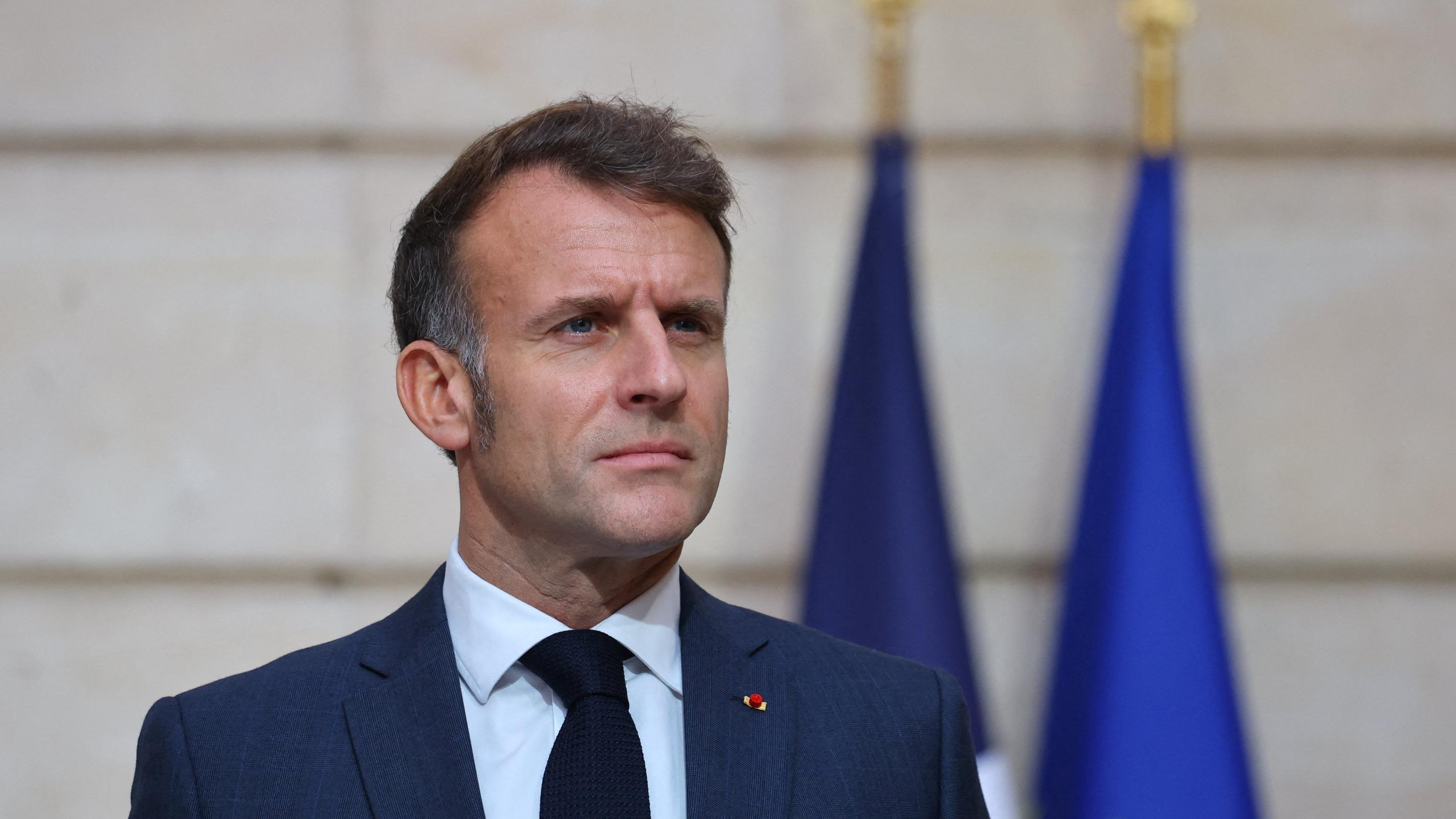 Macron in cerca di nuovo ruolo politico: ricostruzione con schemi già noti
