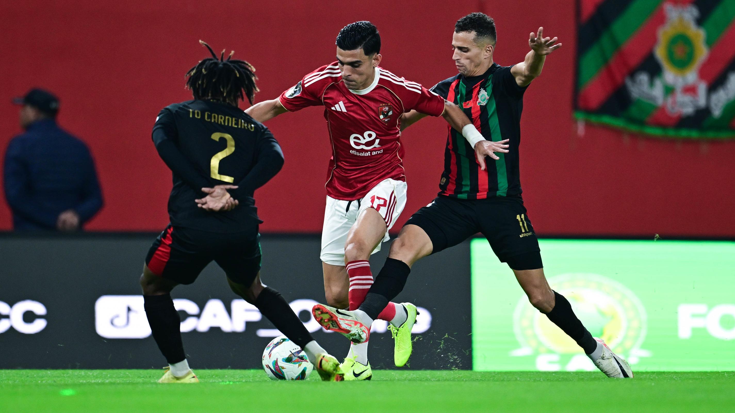 Bagarres, objet tranchant lancé sur un joueur... un match de foot tourne au fiasco au Maroc