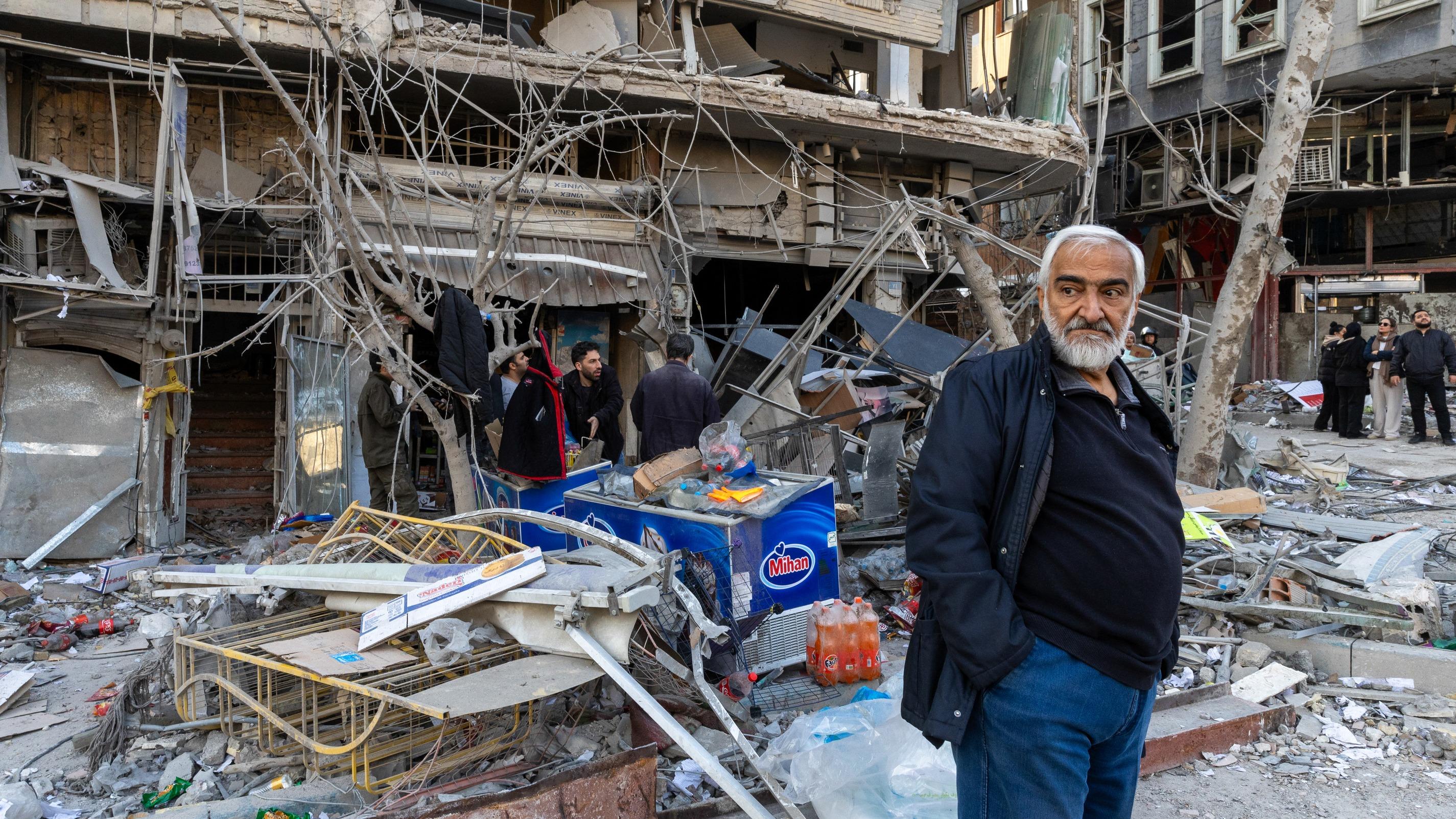 « Nous vivons des jours et des nuits terrifiants » : les Iraniens pris en étau entre les bombes et la répression du régime