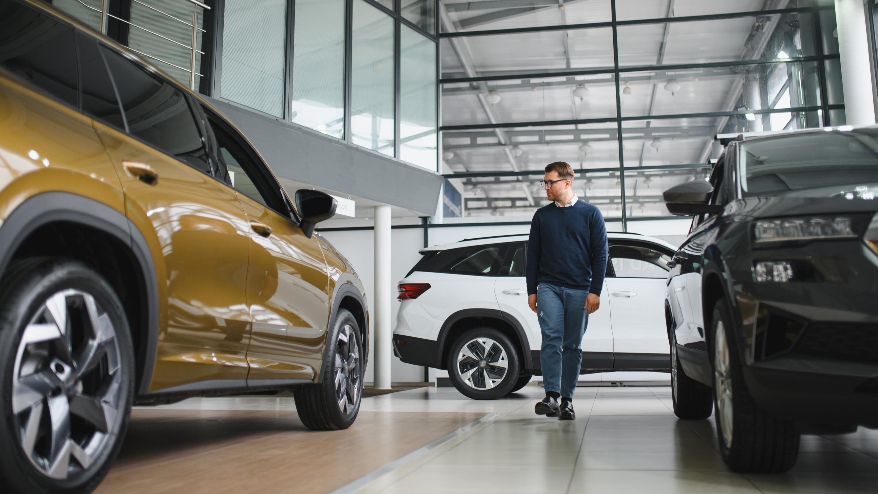 Publicités, portes ouvertes... Avec la hausse des prix des carburants, les constructeurs veulent convaincre les clients de passer à l’électrique