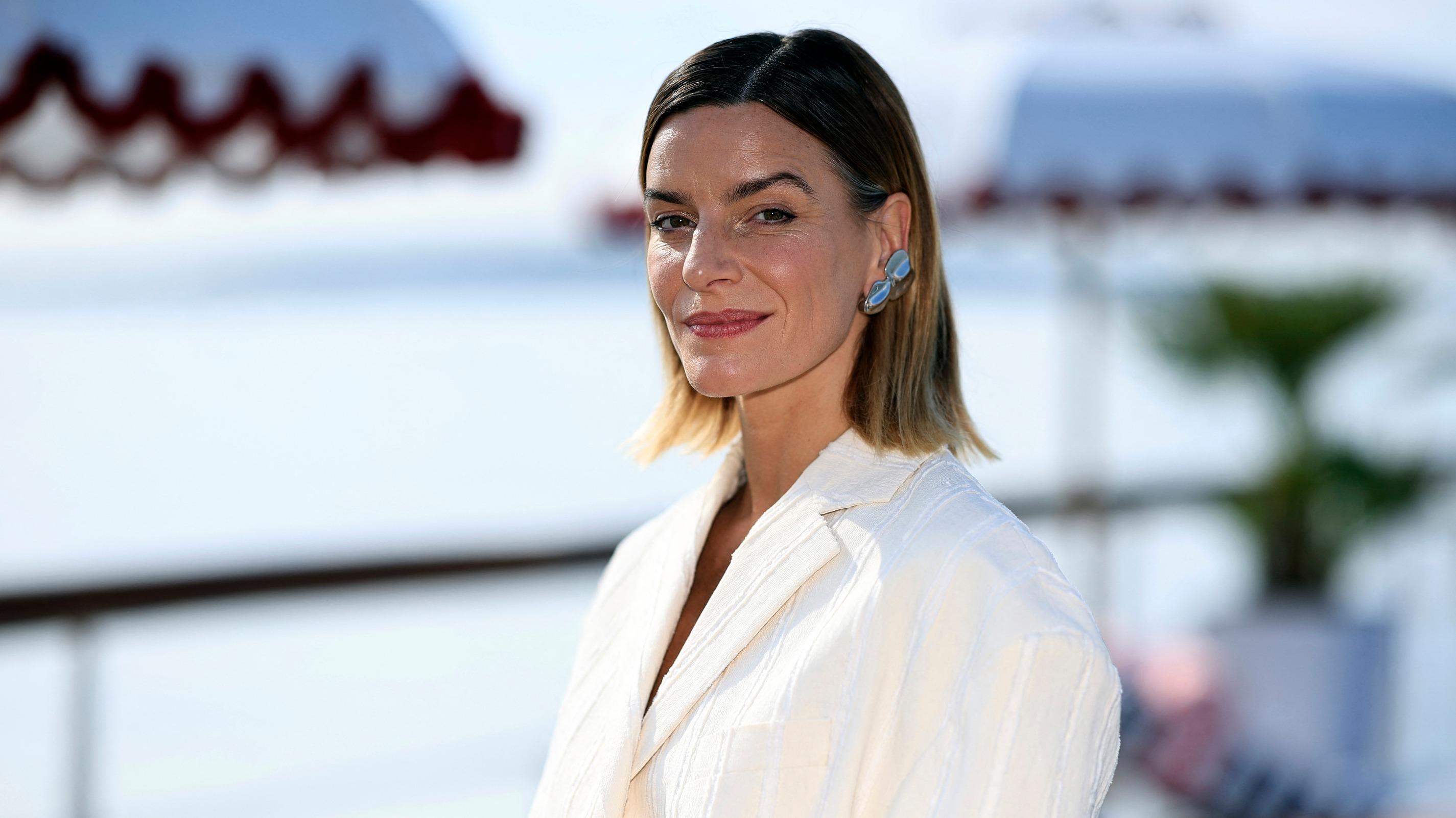 Fauve Hautot affiche un ventre arrondi lors de « Danse avec les stars » — People & Médias