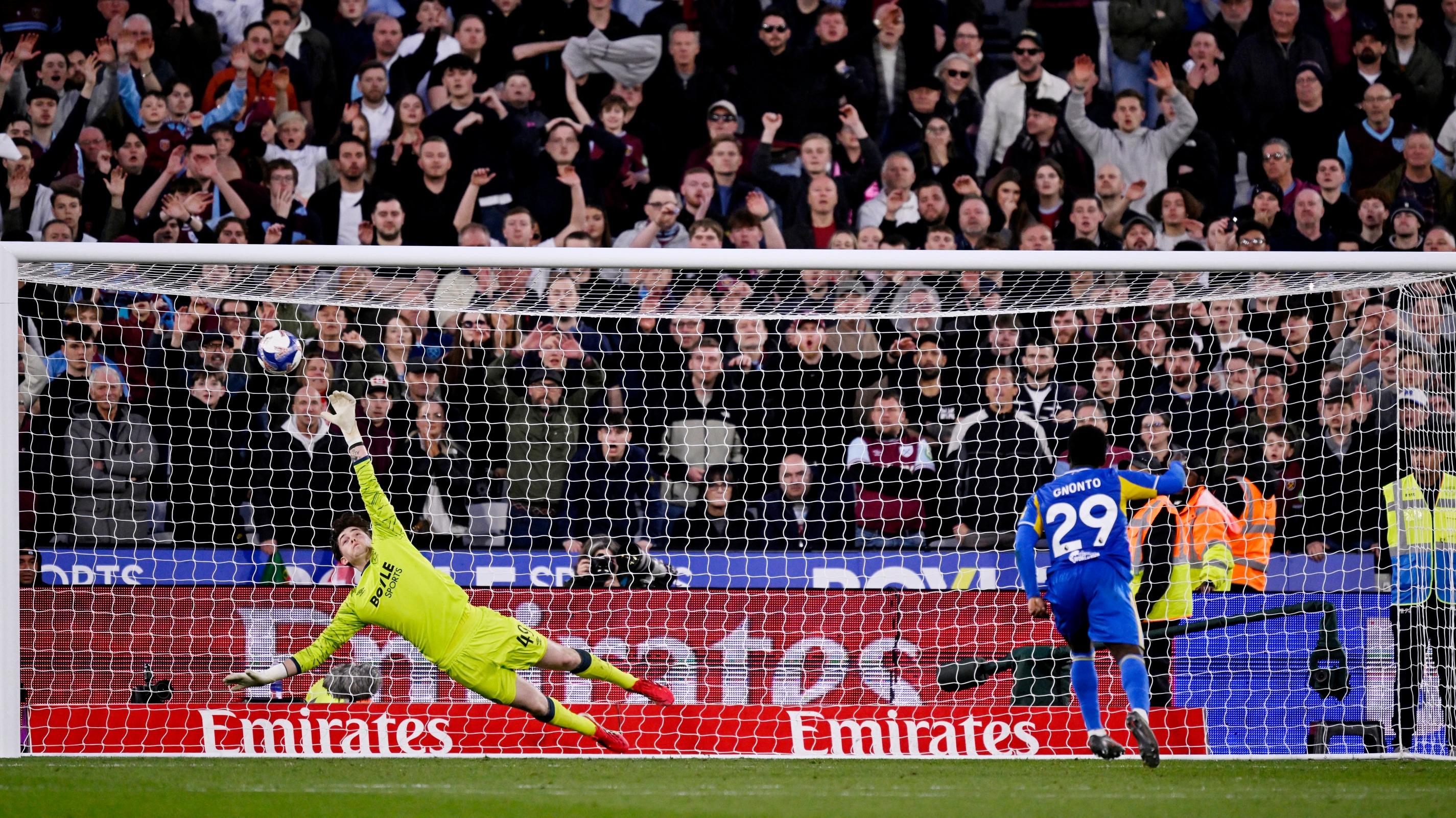 Coupe d'Angleterre : Leeds qualifié dans la folie sur la pelouse de West Ham