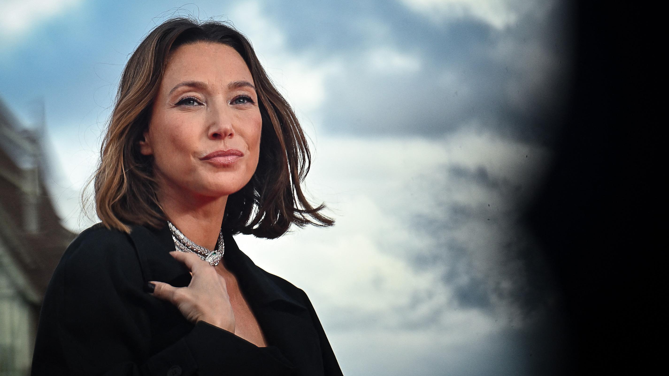Laura Smet tourne la saison 4 de The White Lotus en Provence, trois jours après l’enterrement de sa mère — Séries TV