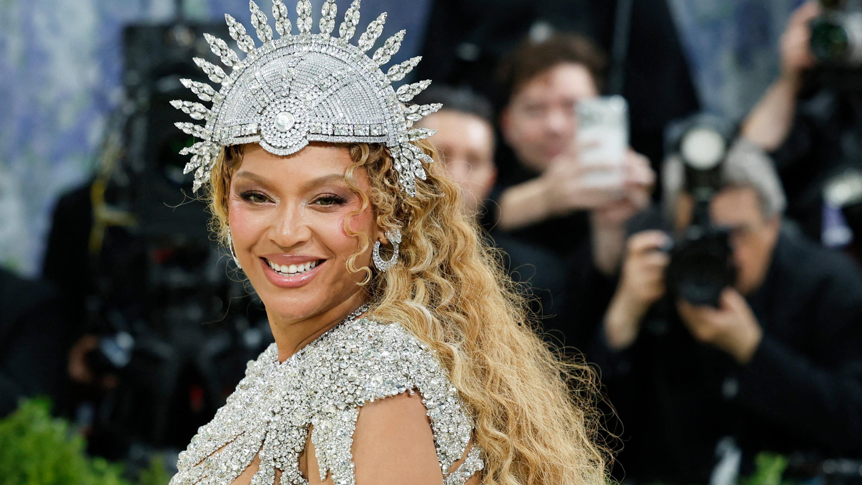 Pourquoi Beyoncé avait-elle «les larmes aux yeux» lors du Met Gala 2026 ? Hugh Jackman raconte les coulisses de la soirée