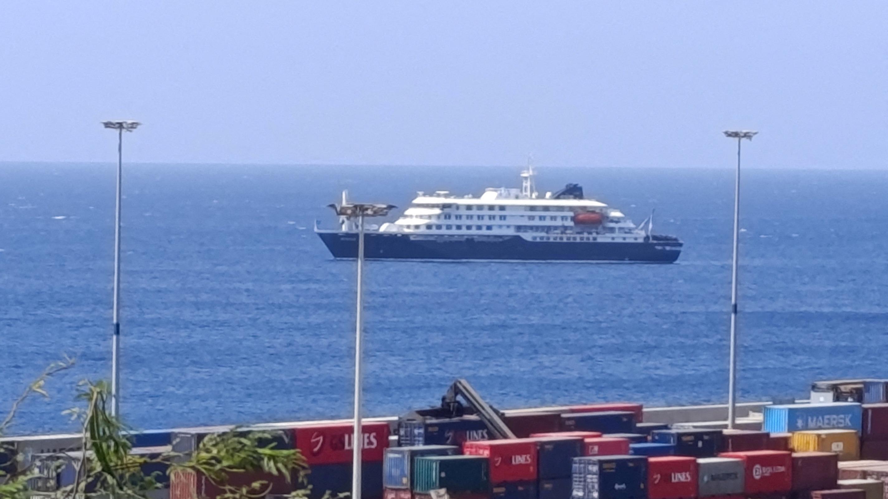 EN DIRECT - Hantavirus : six cas confirmés, le président de l’OMS se rend aux Canaries pour coordonner l’évacuation des passagers