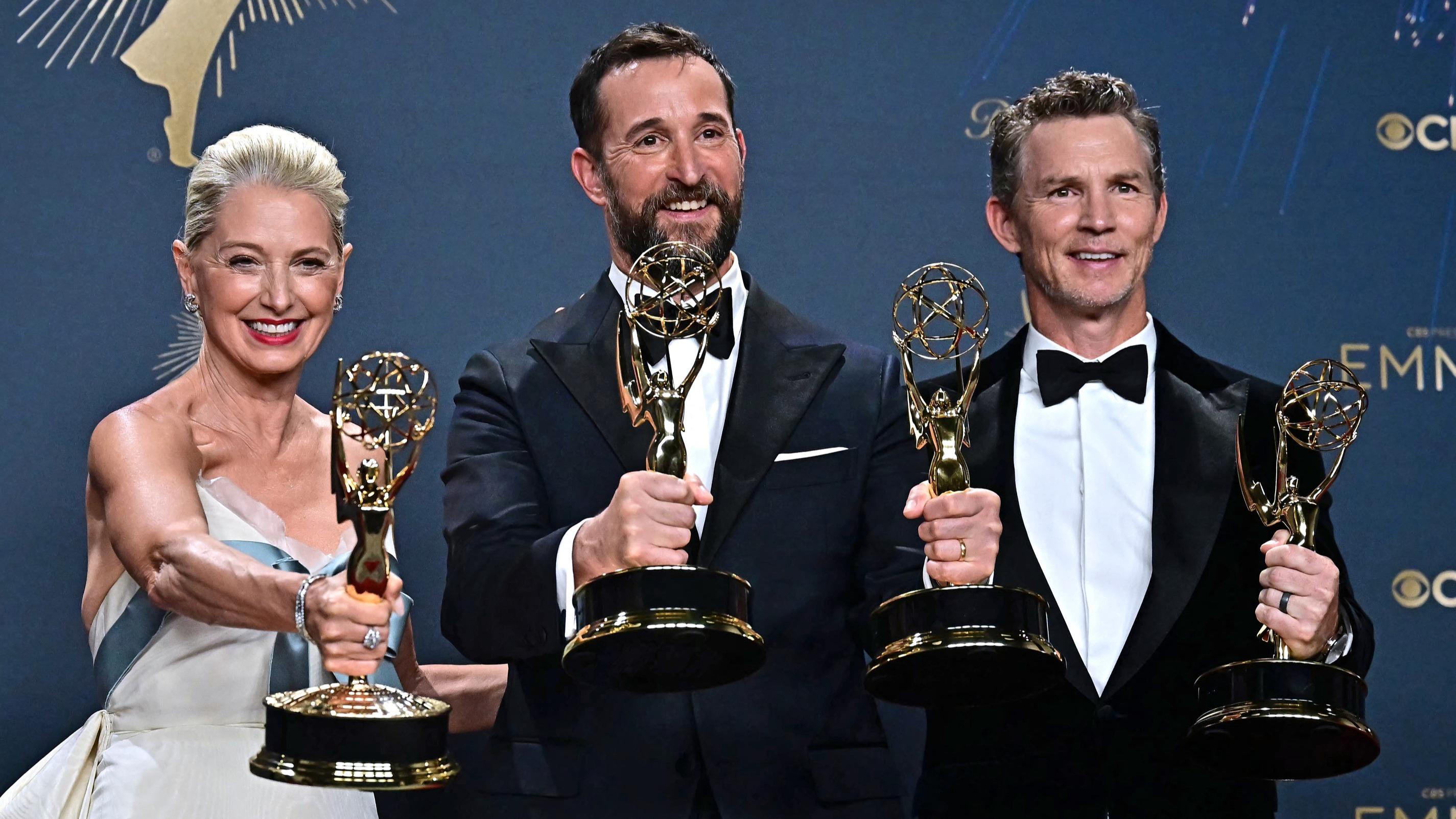 Les séries The Pitt et Hacks en tête des nominations pour les Emmy Awards 2023, déception pour Love Story — Séries TV