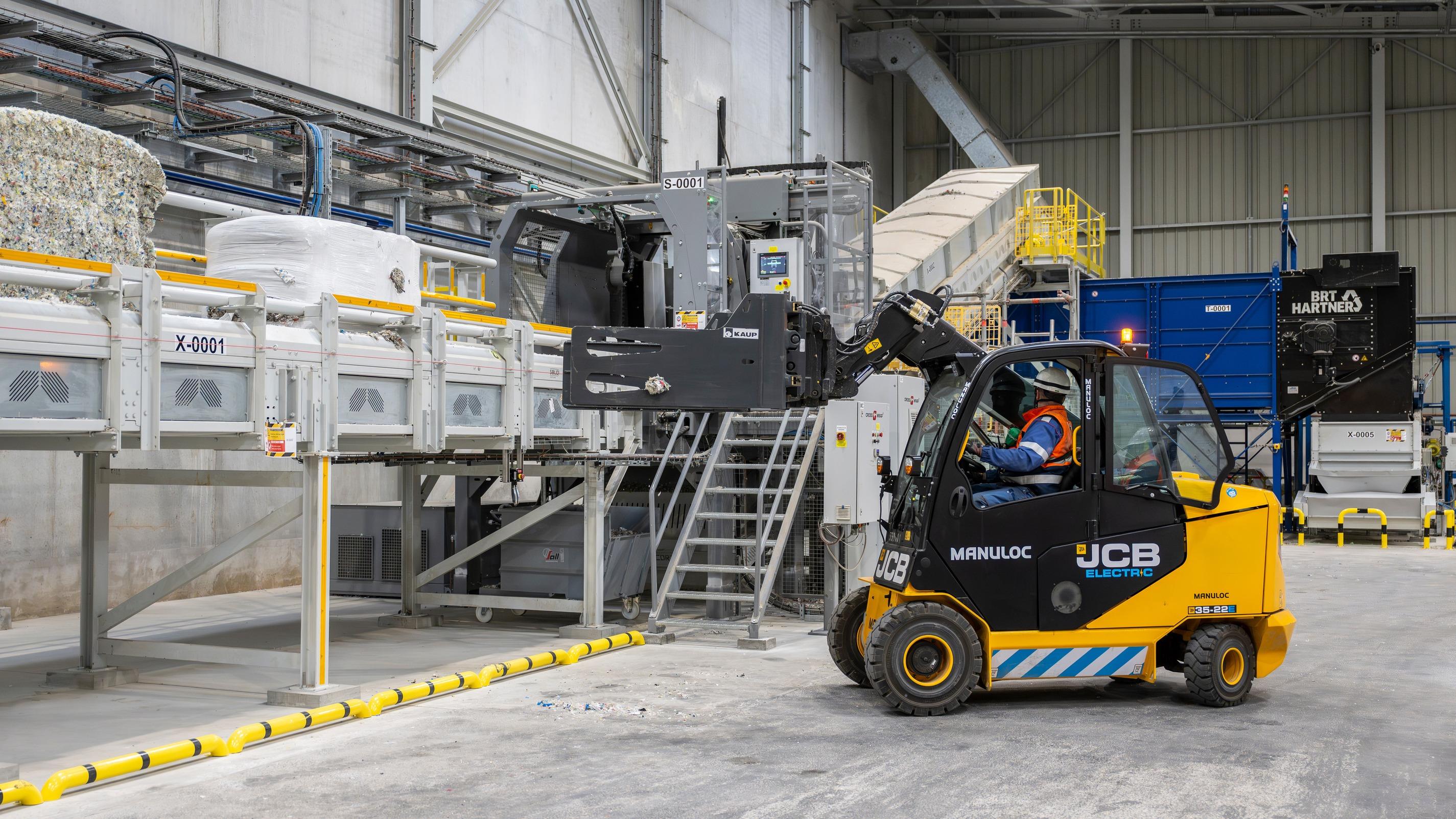 Pour réduire la dépendance européenne, TotalEnergies fait du plastique recyclé high-tech