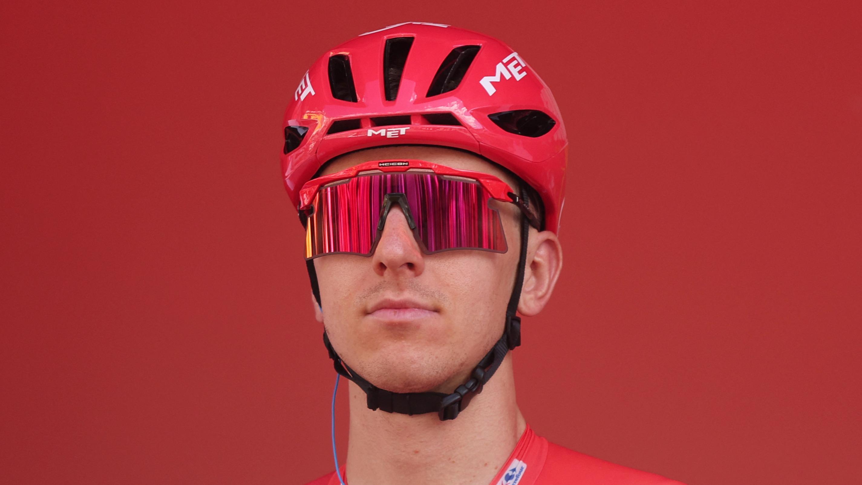 Tour d’Espagne : Tadej Pogacar abandonne après une lourde chute, forte inquiétude pour le coureur slovène