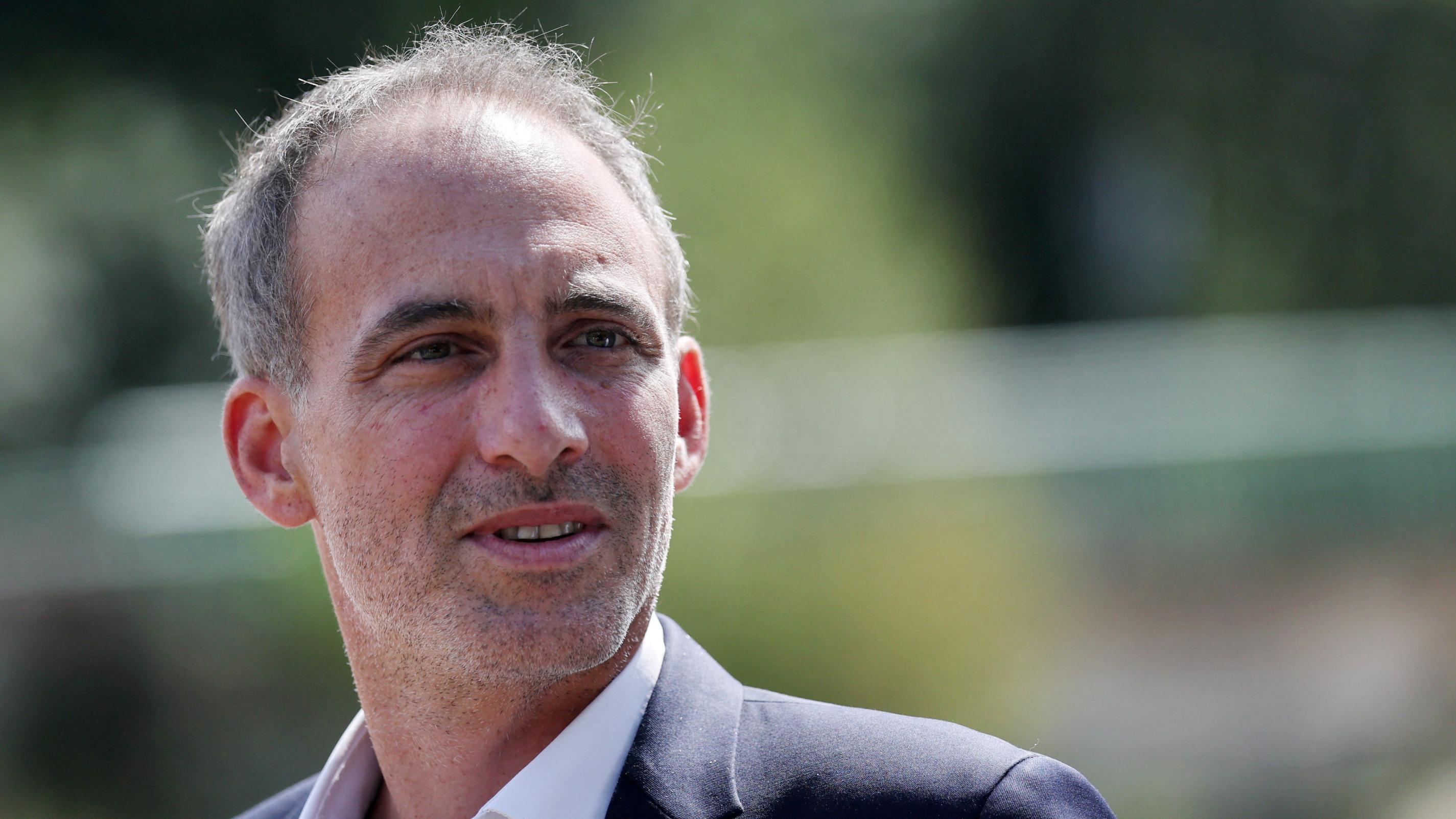 Présidentielle 2027 : Raphaël Glucksmann assure vouloir augmenter les salaires des enseignants d'au moins 10%