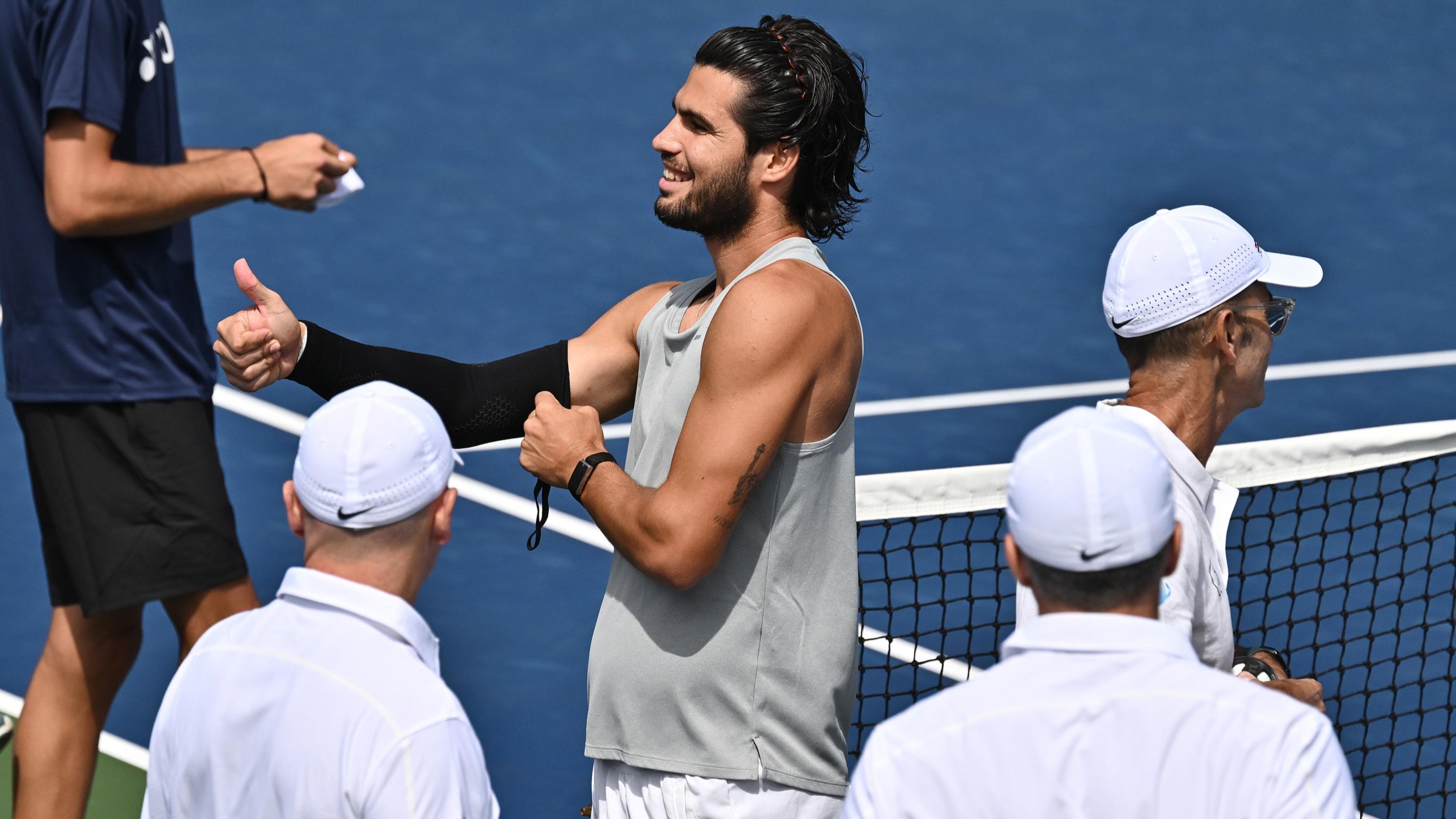US Open : Carlos Alcaraz domine Tommy Paul et rallie les quarts de finale