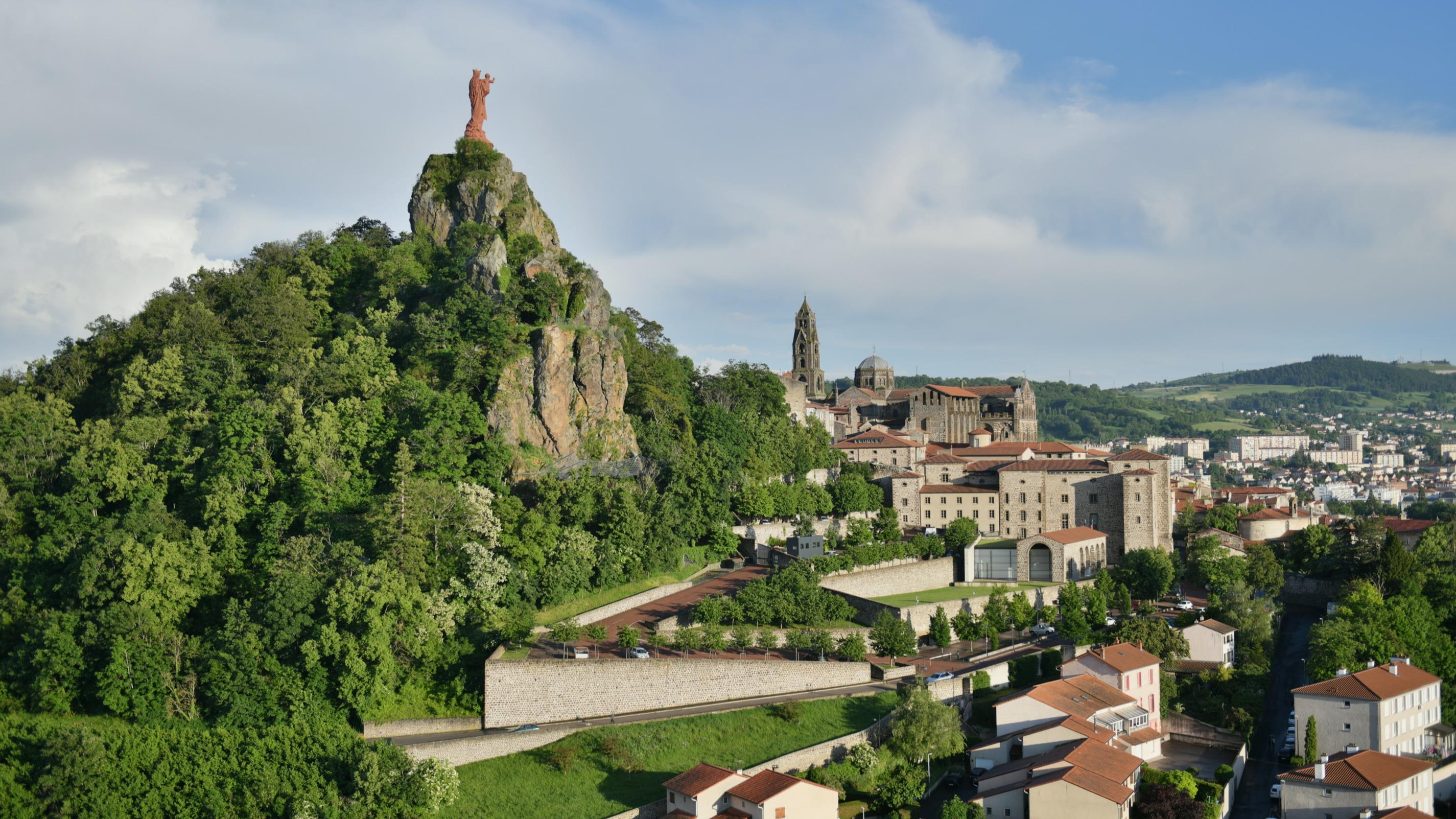 « Chacun arrive avec son histoire personnelle et ses propres motivations» : ces pèlerins qui prennent les chemins de Compostelle autrement