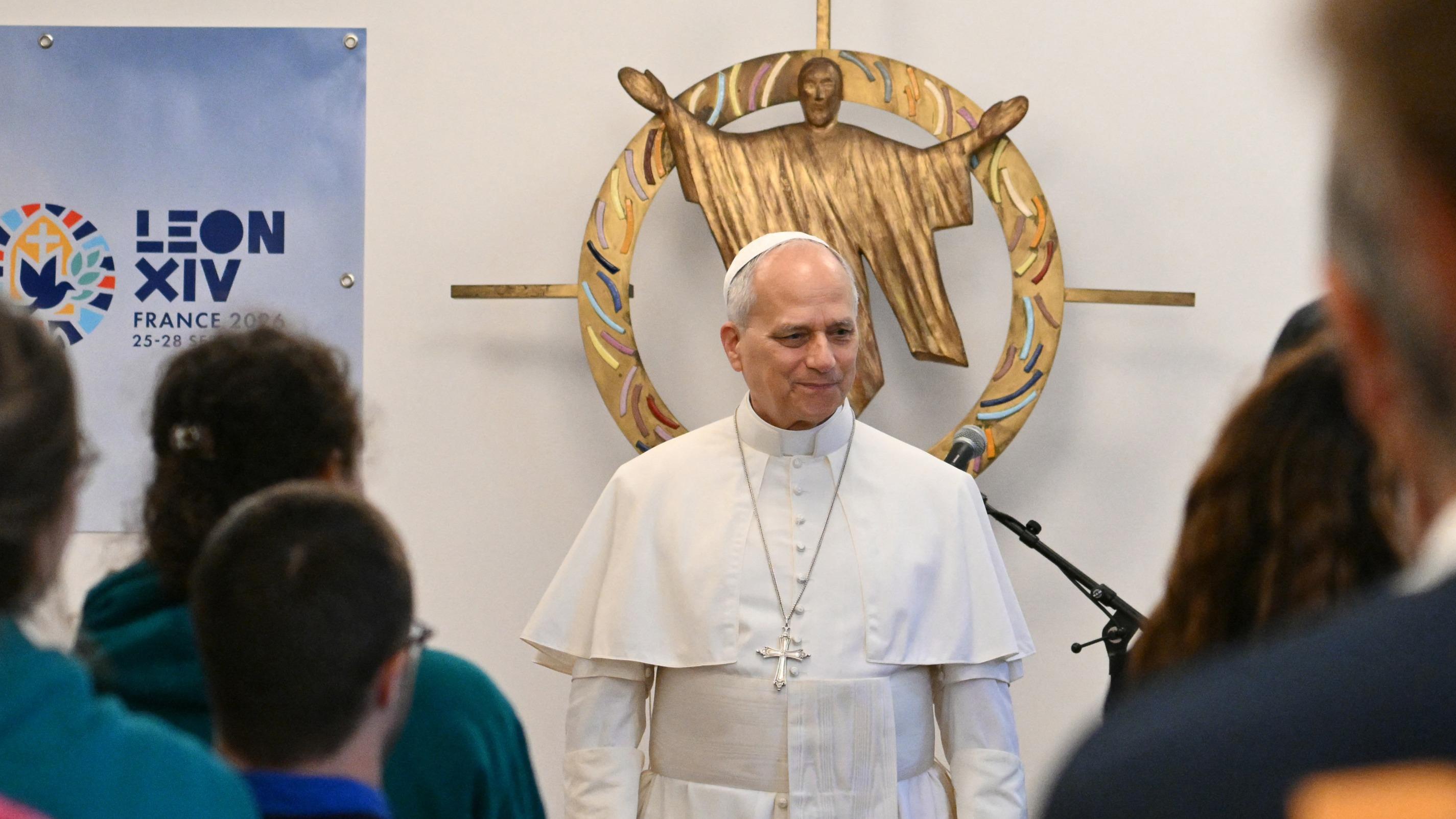 EN DIRECT - Visite de Léon XIV en France : devant des exilés à Paris, le pape plaide pour «vivre ensemble dans la dignité et la paix»