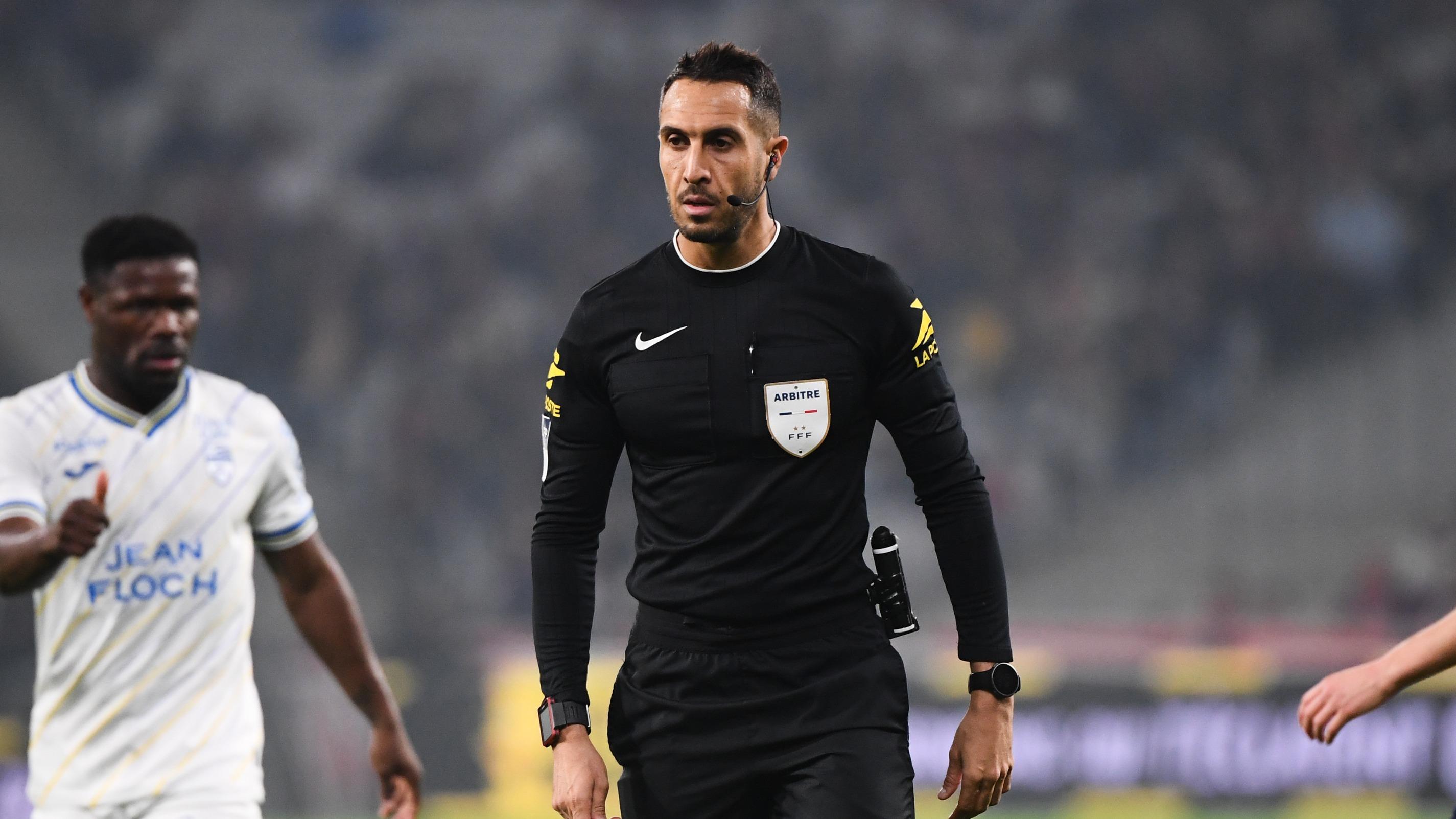 Ligue 1 : condamné pour violences conjugales, Abdelatif Kherradji est autorisé à reprendre l’arbitrage