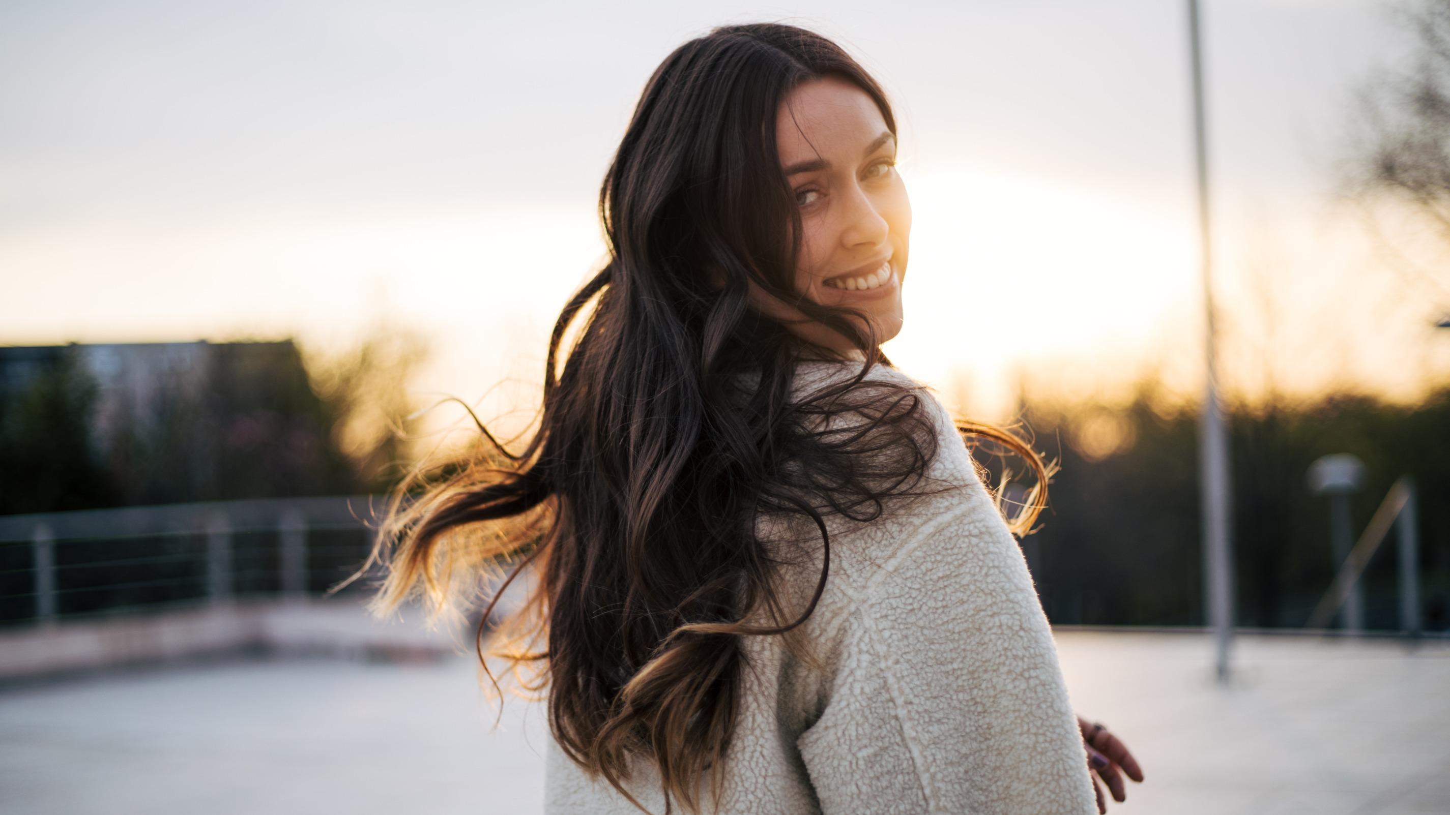 Shark Glam : le multi-styler qui transforme votre salle de bain en salon de coiffure