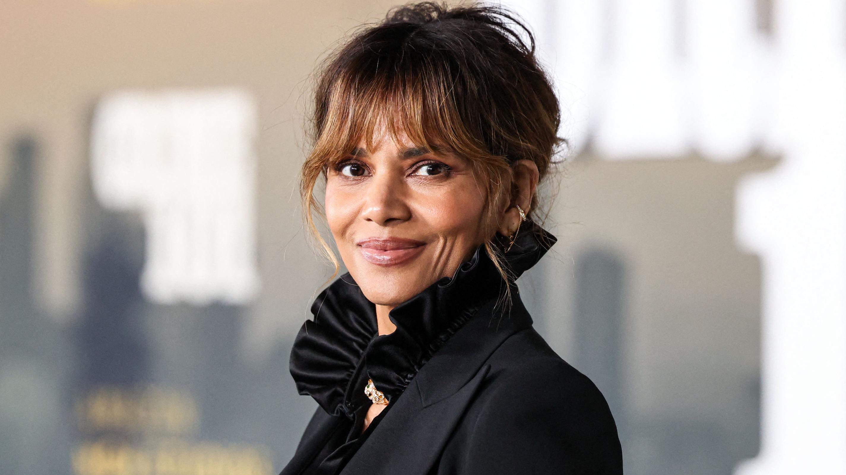 Accusée par son ex-mari d’avoir étranglé leur fils de 12 ans, Halle Berry perd une partie de sa garde partagée