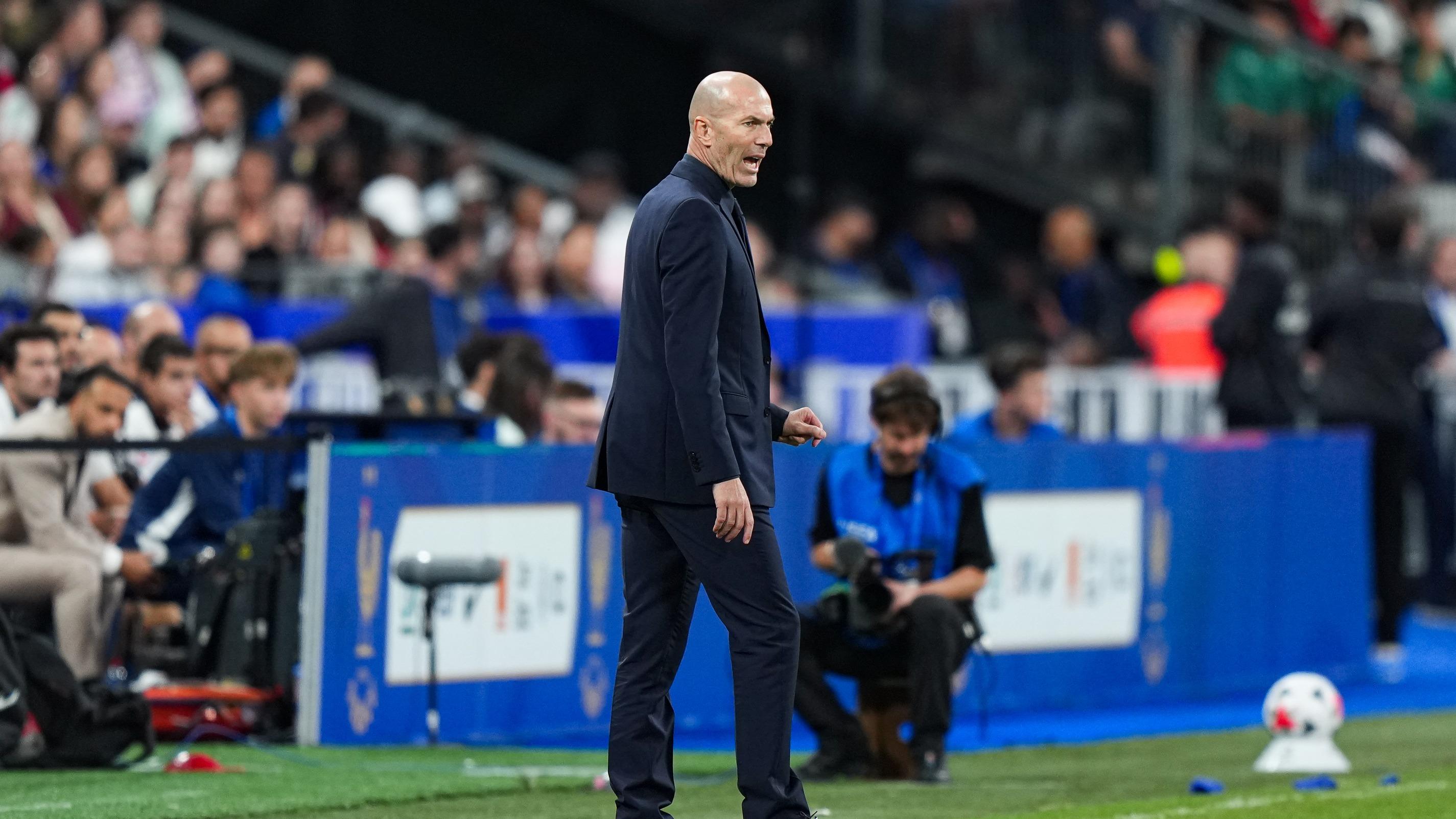 EN DIRECT - France-Italie : les Bleus butent sur un mur et se font peur, Zidane donne de la voix