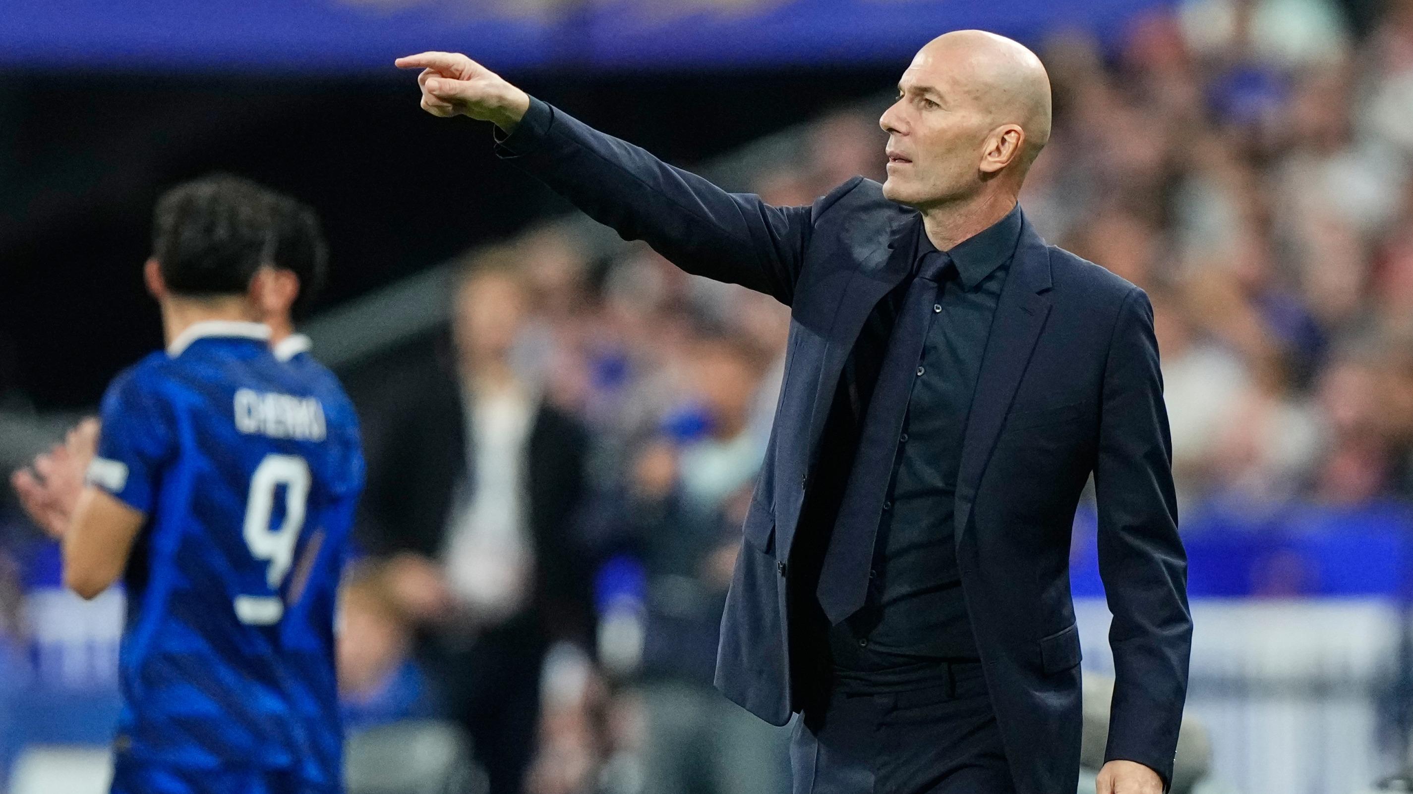 Des nouvelles têtes et déjà quelques frissons : quel premier bilan pour Zinédine Zidane à la tête des Bleus ?