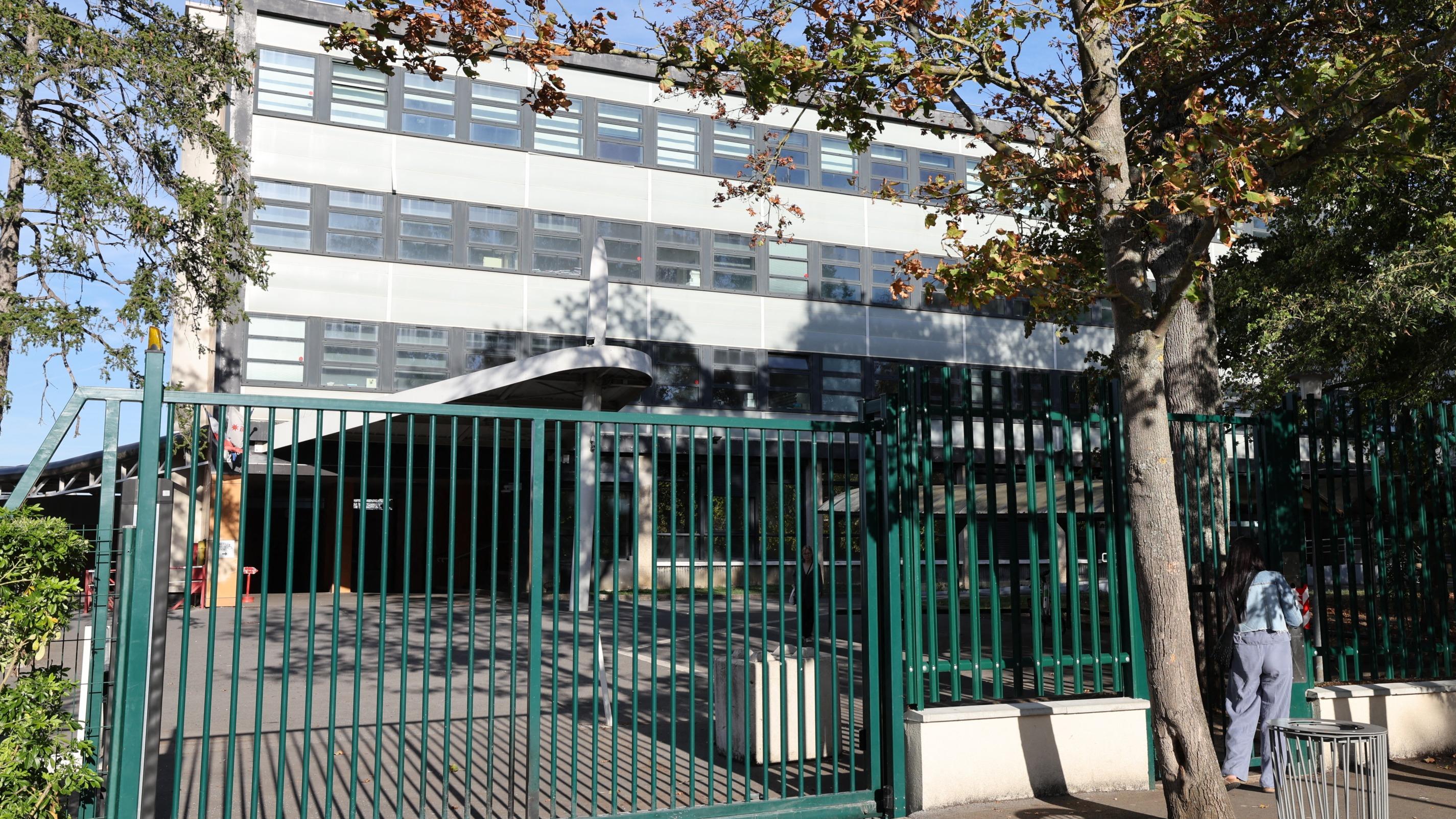 Lycéen blessé à Saint-Ouen-l’Aumône : le policier ayant tiré au lance-grenade mis en examen