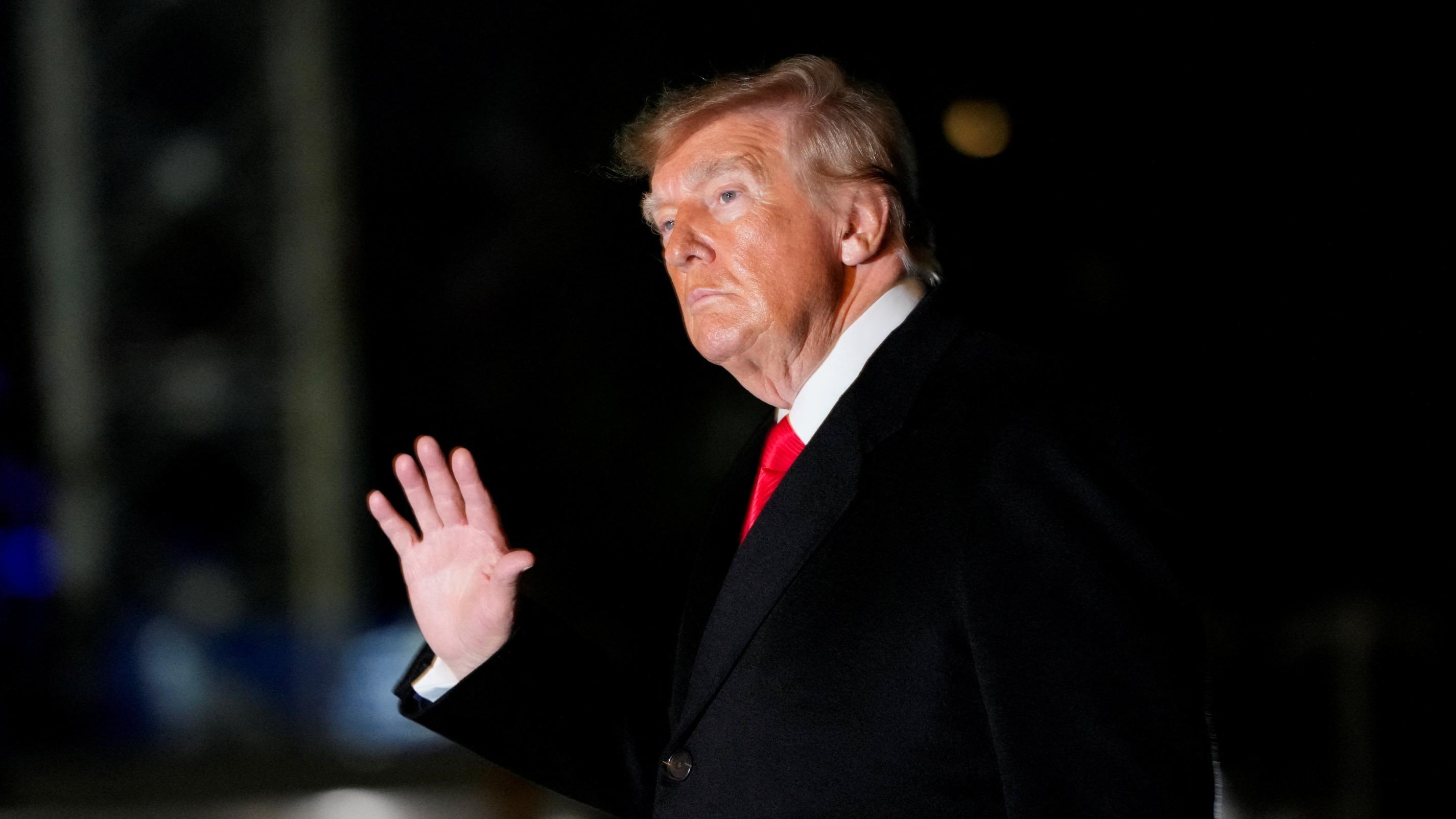 Sous la pression des midterms, Donald Trump acte une rupture sans précédent avec l’Ukraine