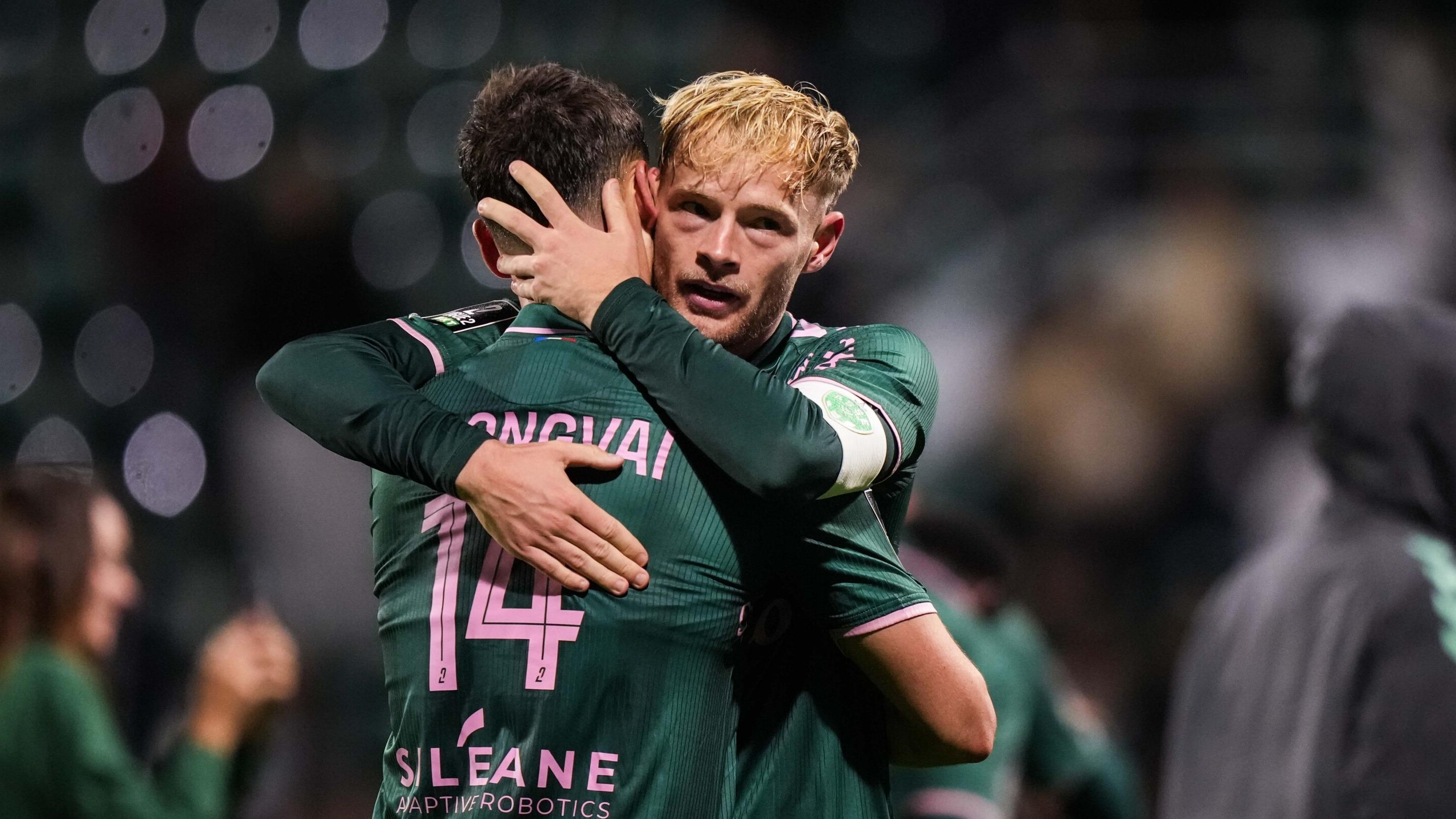 Ligue 2 : le leader Saint-Étienne s’impose sans trembler face au Red Star