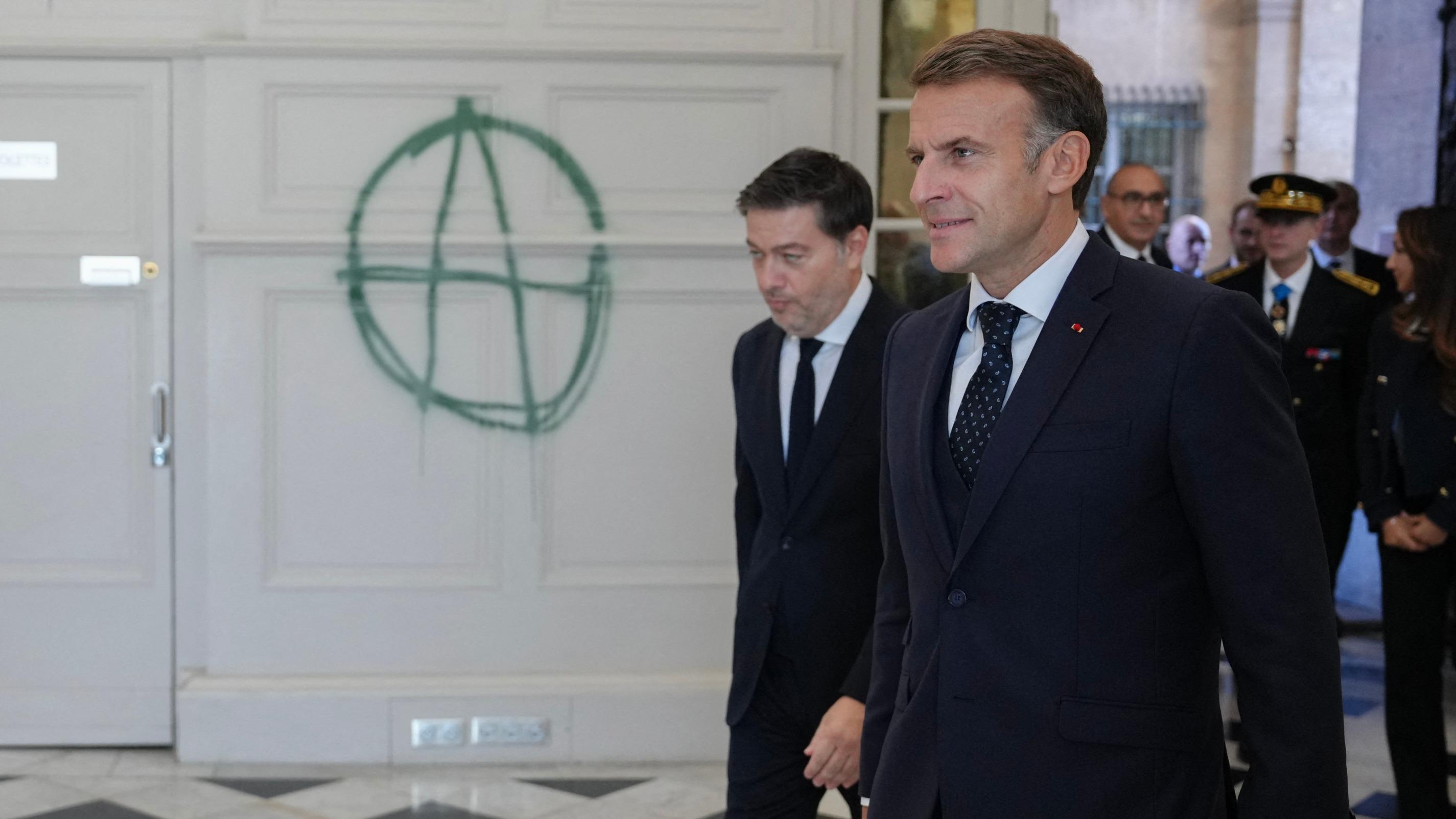 EN DIRECT - Colère sociale : «Samedi prochain est encore un samedi à risque», assure Emmanuel Macron サムネイル