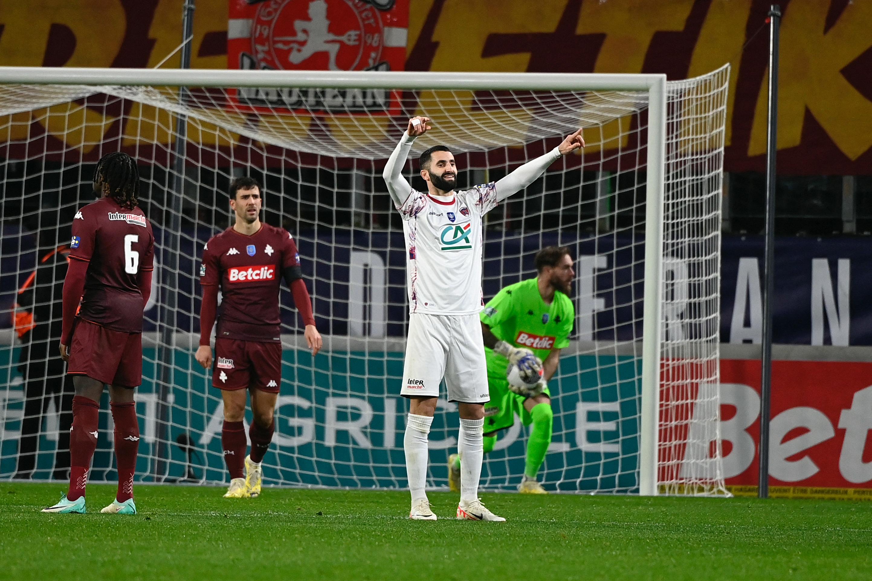 Foot : l’international français Maxime Gonalons annonce sa retraite