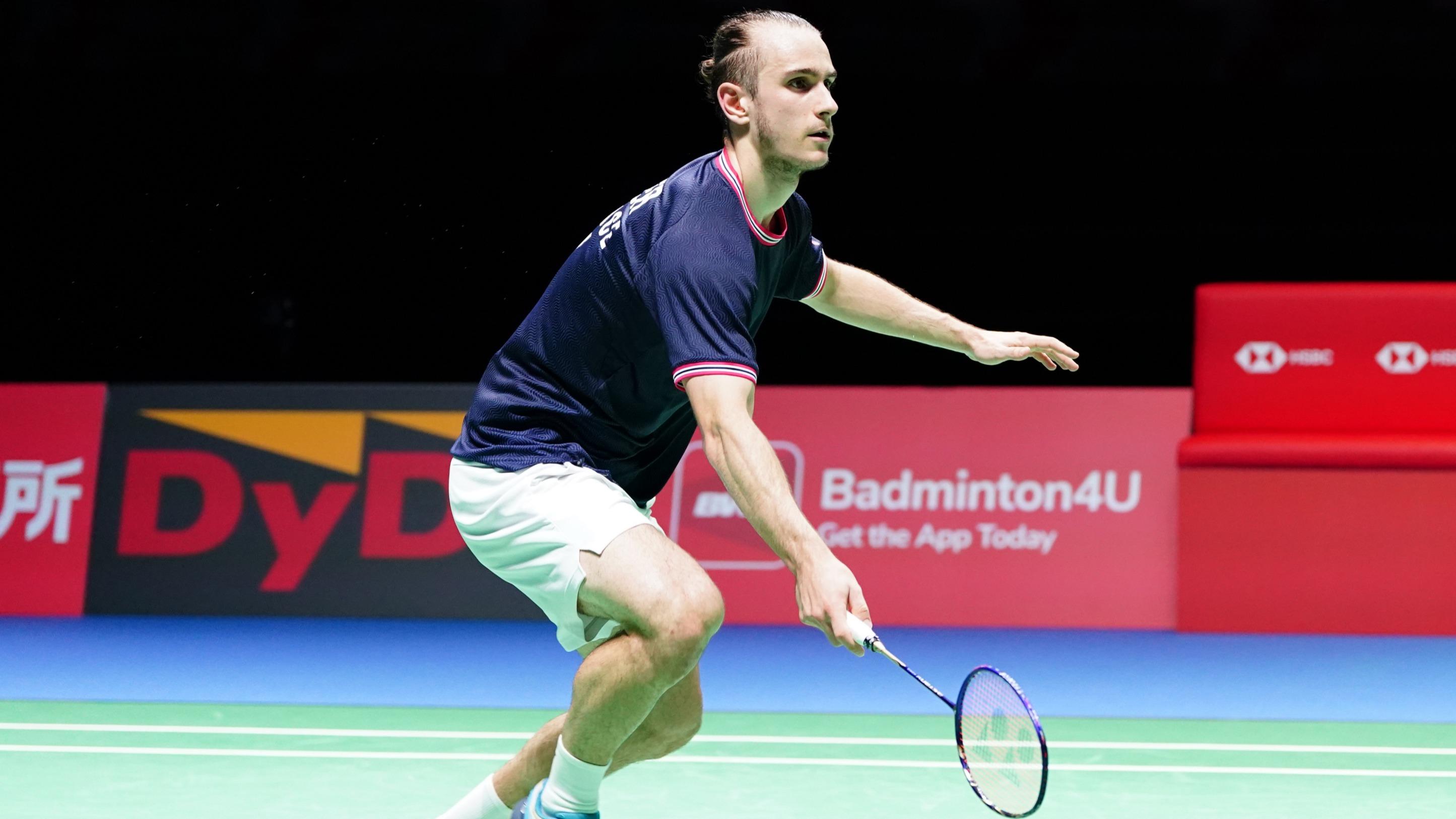 Badminton : le prodige français Alex Lanier s’offre sur abandon le champion olympique Axelsen qui a... vomi sur le terrain