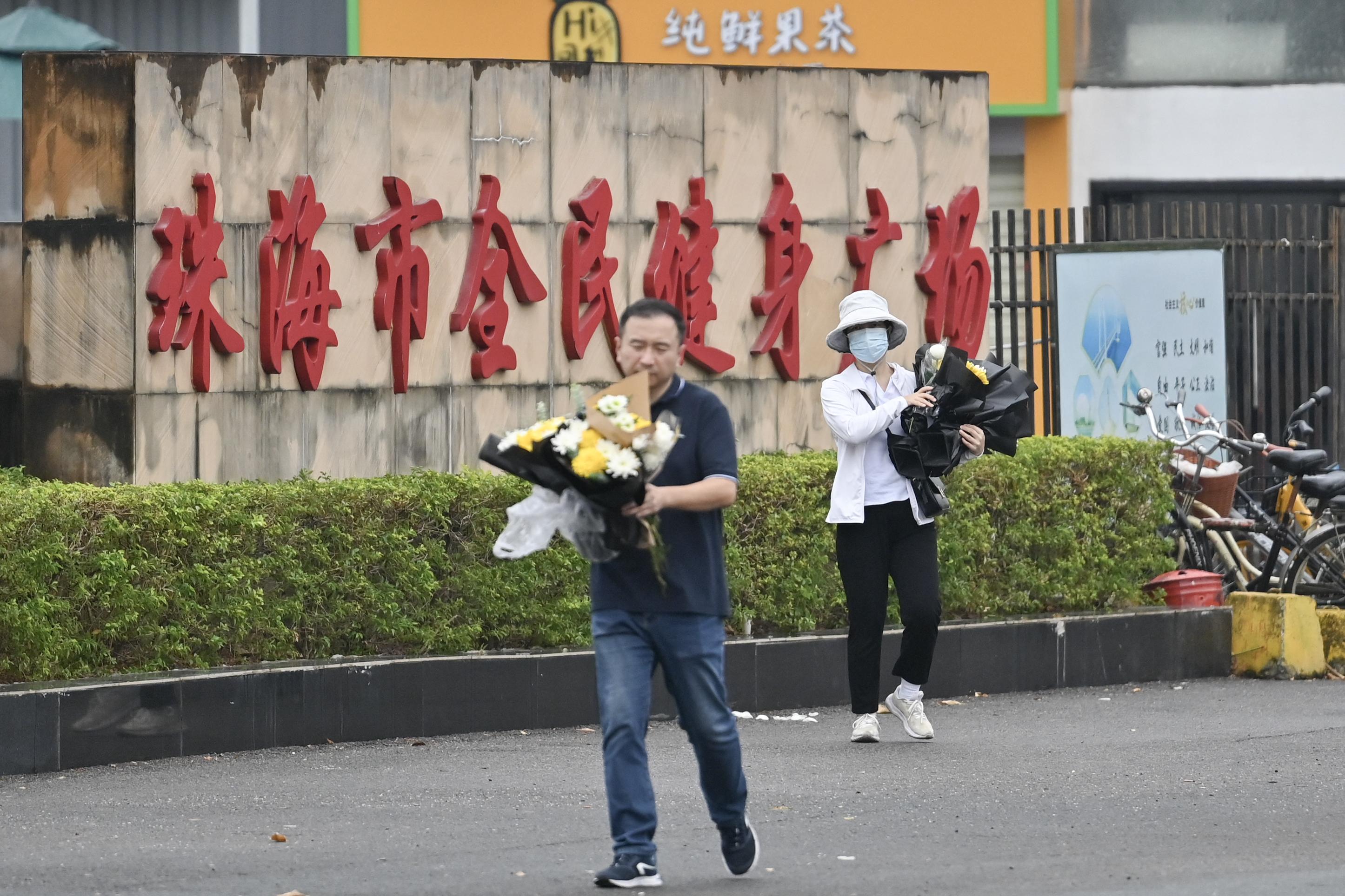 Chine : les autorités enlèvent les fleurs en hommage aux victimes d’une attaque meurtrière à la voiture-bélier