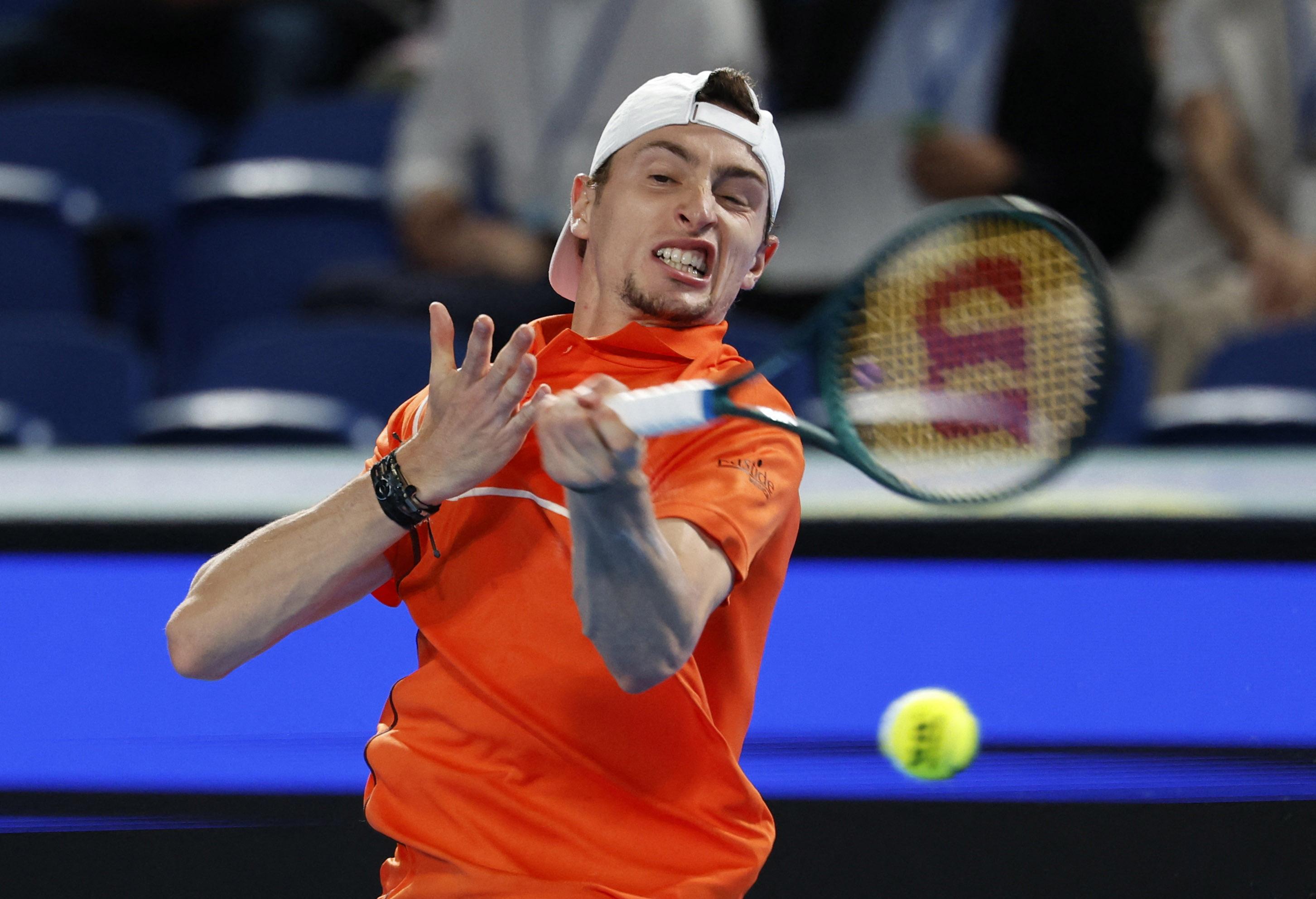 EN DIRECT - Tennis : Humbert mène contre Fils diminué physiquement dans la finale 100% française à Tokyo