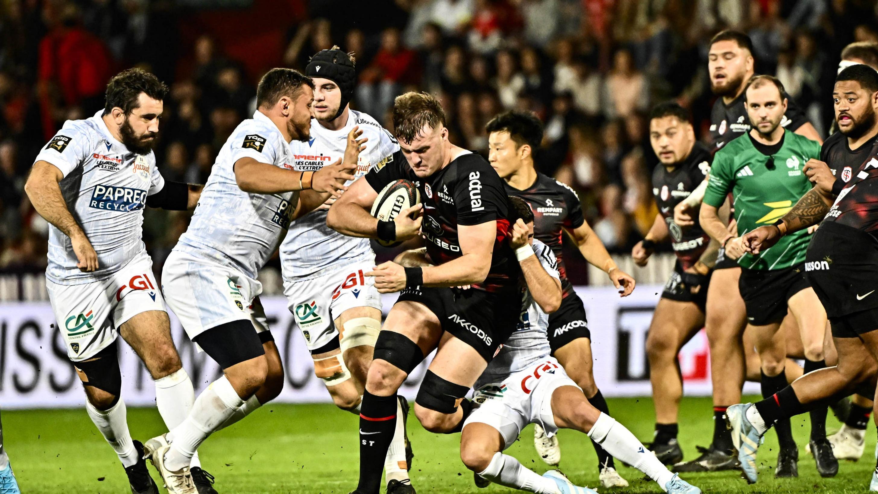 EN DIRECT - Toulouse-Clermont : les Toulousains en maîtrise, Romain Ntamack sort blessé