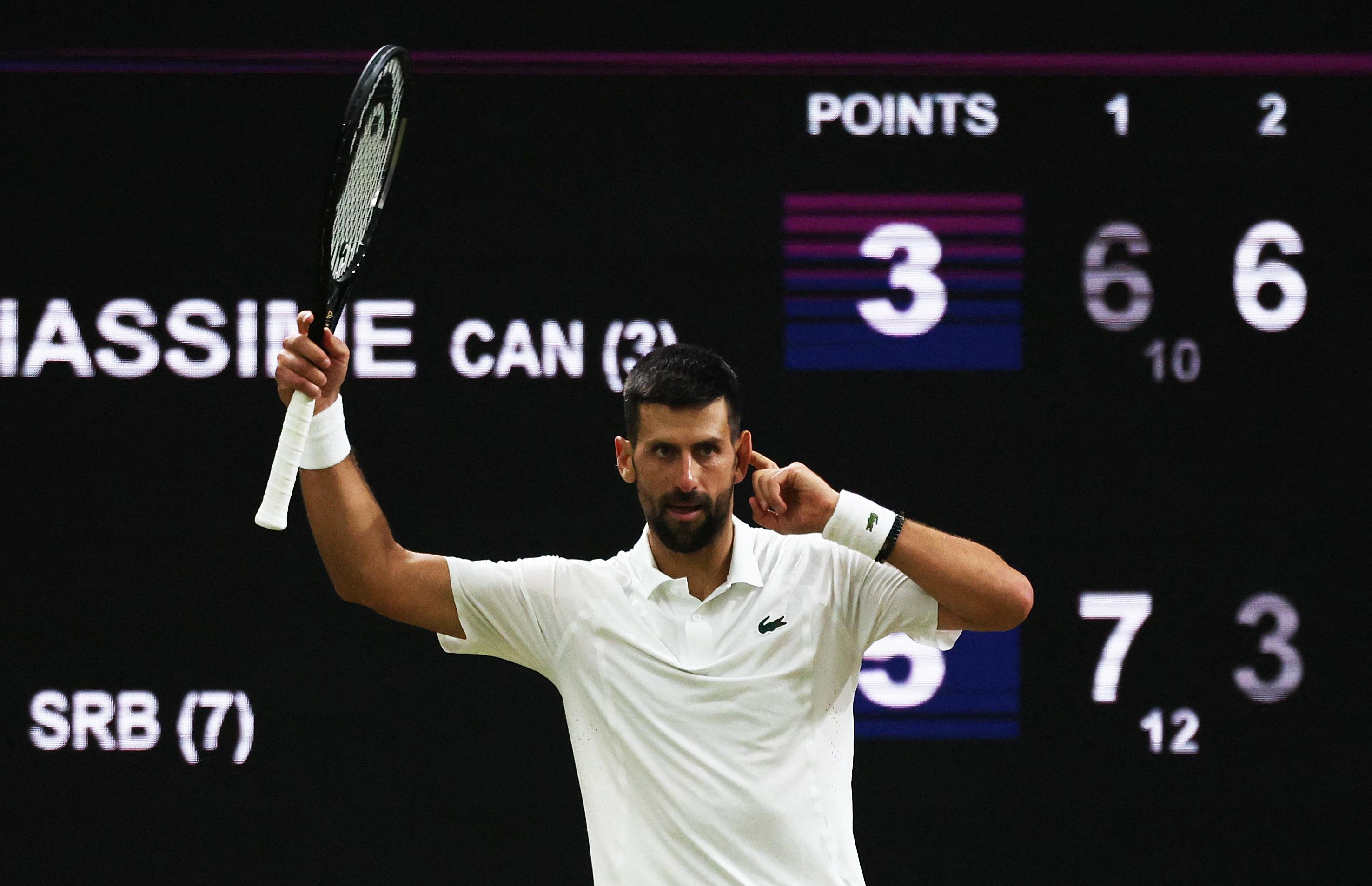 Wimbledon : au bout de l’effort, Djokovic élimine Auger-Aliassime au super tie-break et s’offre une nouvelle demi-finale à Londres