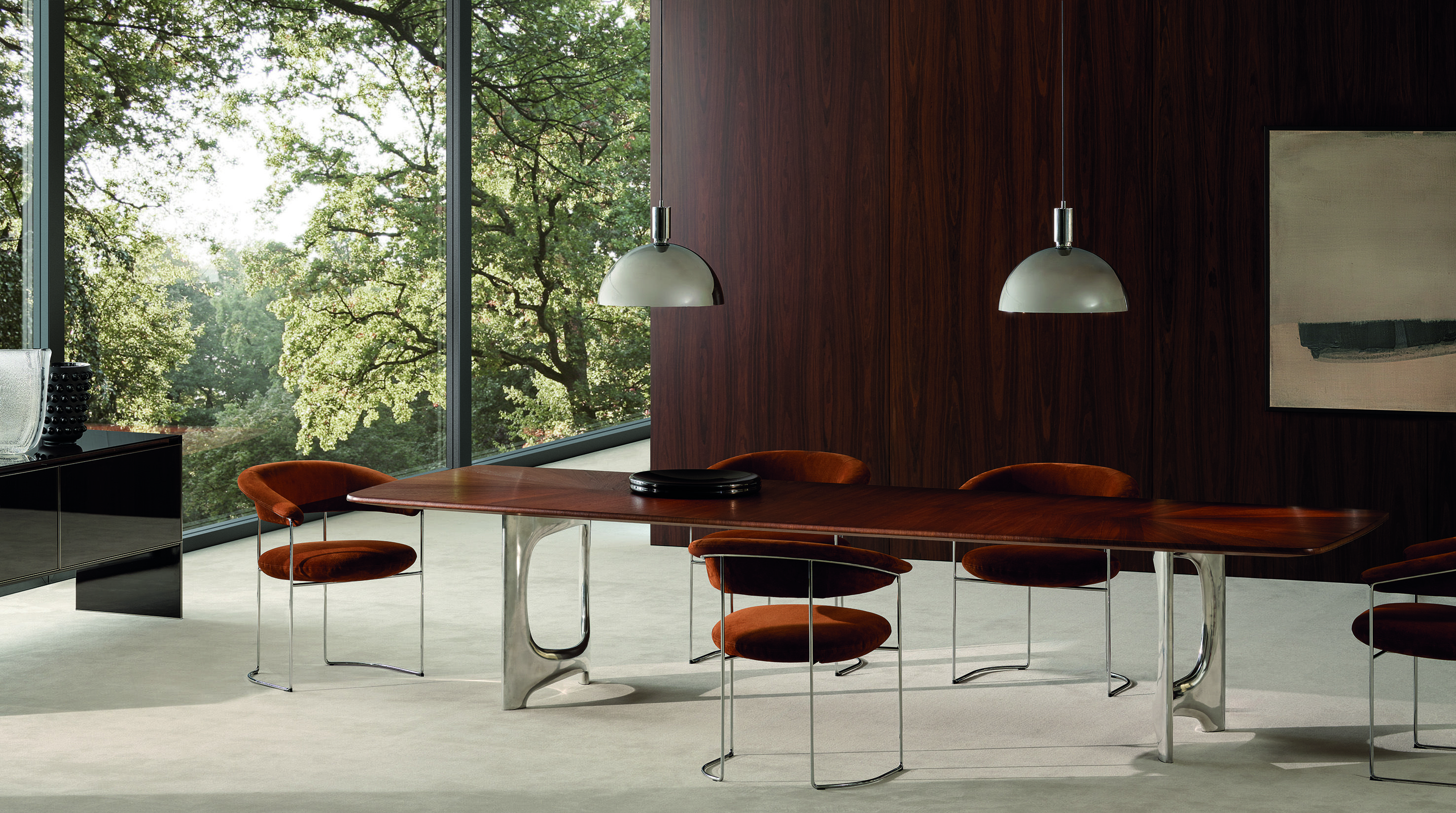 Chrome, velours ou fauteuil de réalisateur : 6 grandes tendances déco et design repérées à Milan